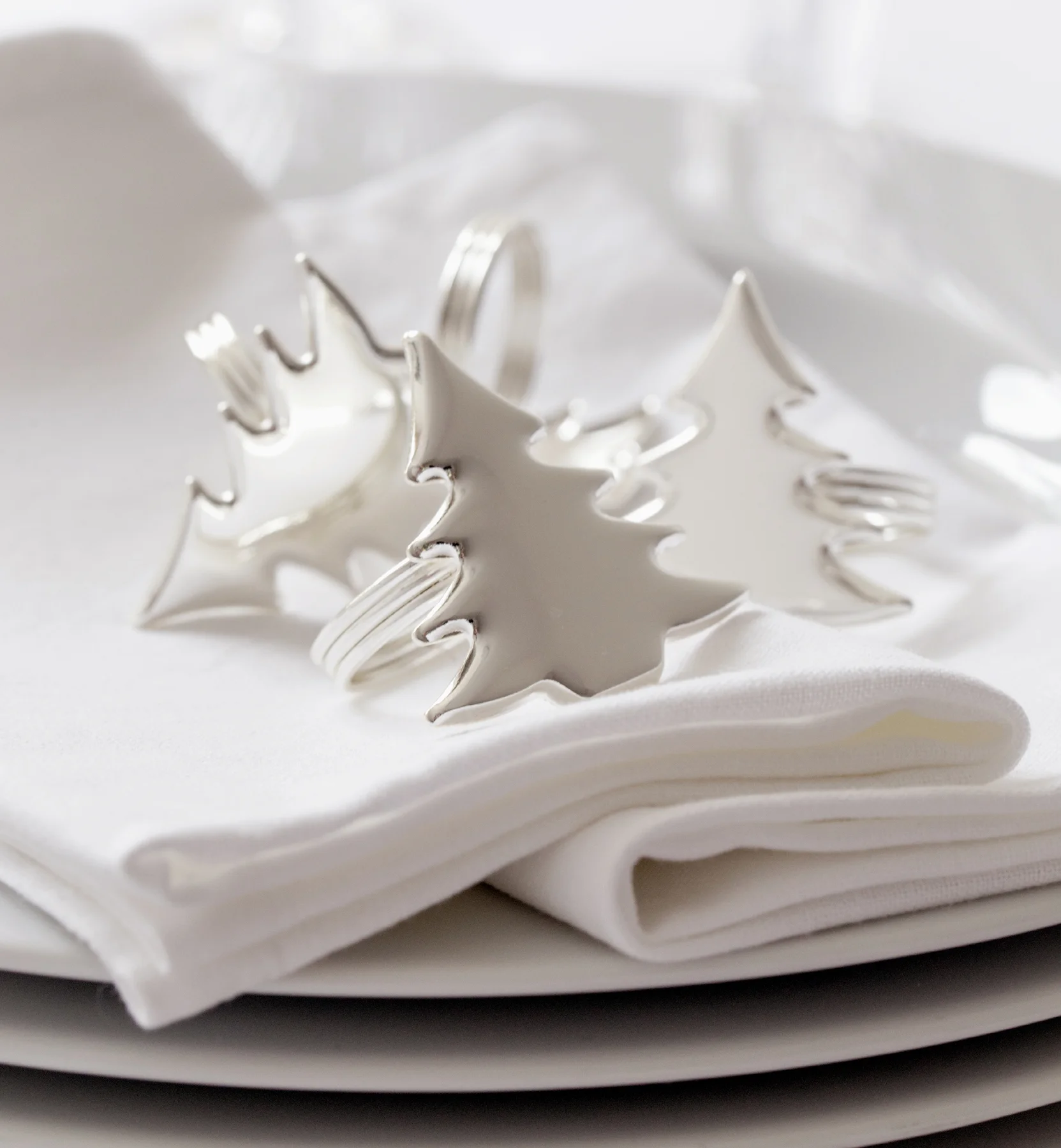 4er-Set Serviettentringe Tannenbaum (Länge 5 cm), Tannen-Form, edel versilbert, anlaufgeschützt