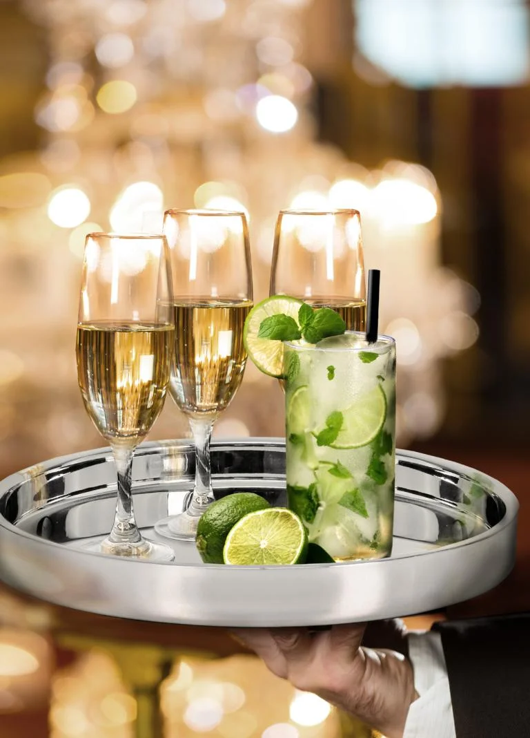 Tablett Alaska (ø 32 cm) rund, Edelstahl hochglanzpoliert, Serviertablett, Dekotablett Tablett Alaska (ø 32 cm) rund, Edelstahl hochglanzpoliert, Serviertablett, Dekotablett