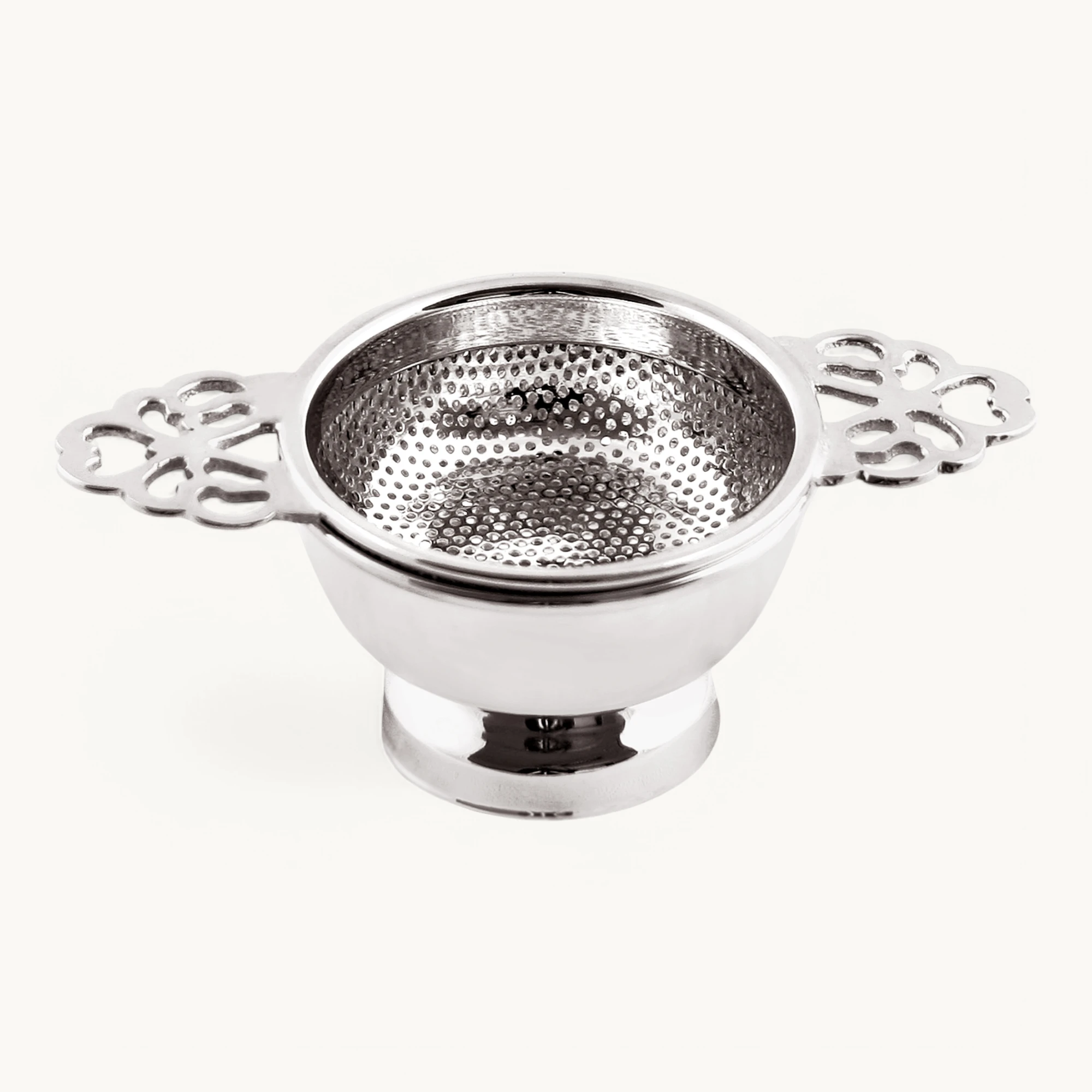 Teesieb Teefilter Assam mit Halter, schwerversilbert, Durchmesser 6 cm, Länge 11 cm, Höhe 4 cm Teesieb Teefilter Assam mit Halter, schwerversilbert, Durchmesser 6 cm, Länge 11 cm, Höhe 4 cm