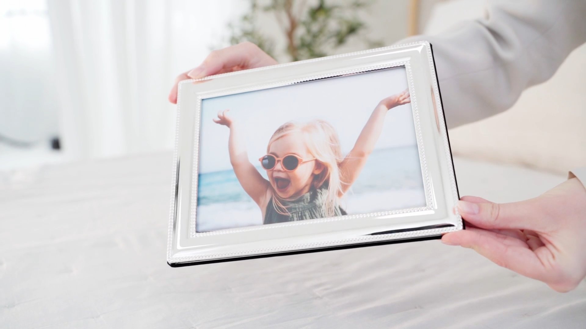 Bilderrahmen Matera (10x15 cm), Perlenrand, edel versilbert, anlaufgeschützt, 2 Aufhänger