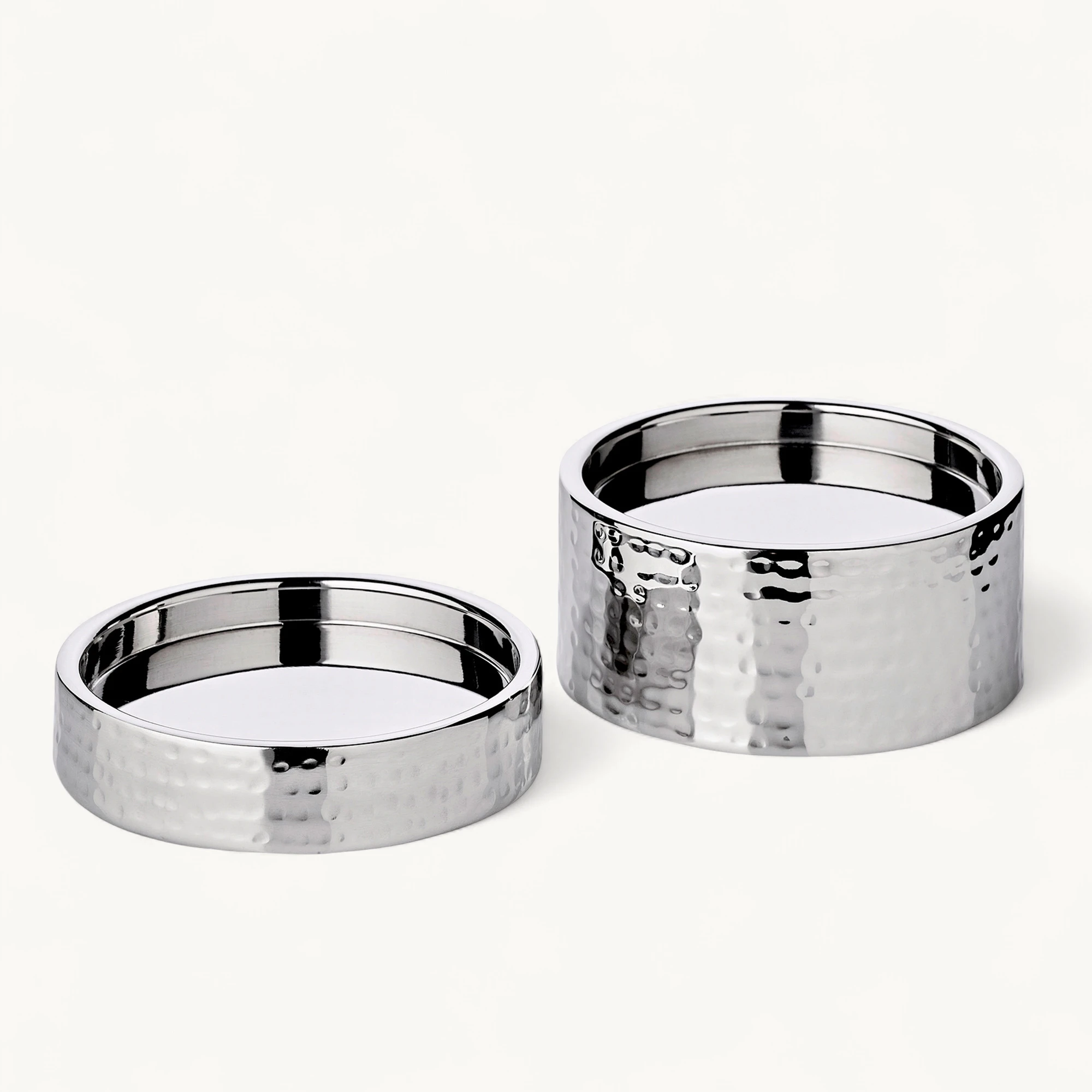 2er-Set Kerzenhalter Luca (Höhe 2,5 cm & 5 cm, Ø 11,5 cm), gehämmert, Edelstahl, hochglanzpoliert