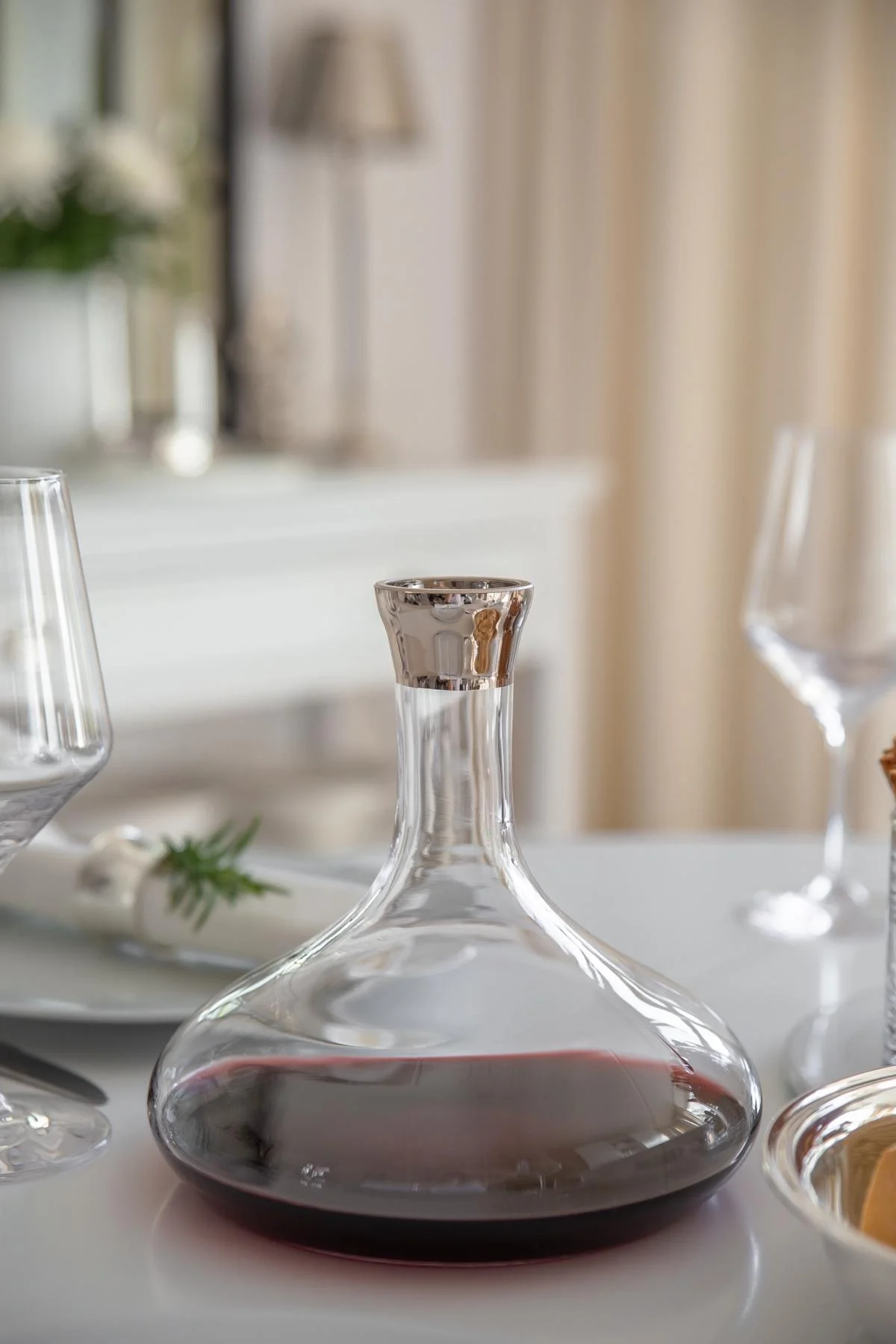 Karaffe Edward (1,6 Liter), mundgeblasenes Kristallglas, Platinrand Karaffe Edward (1,6 Liter), mundgeblasenes Kristallglas, Platinrand