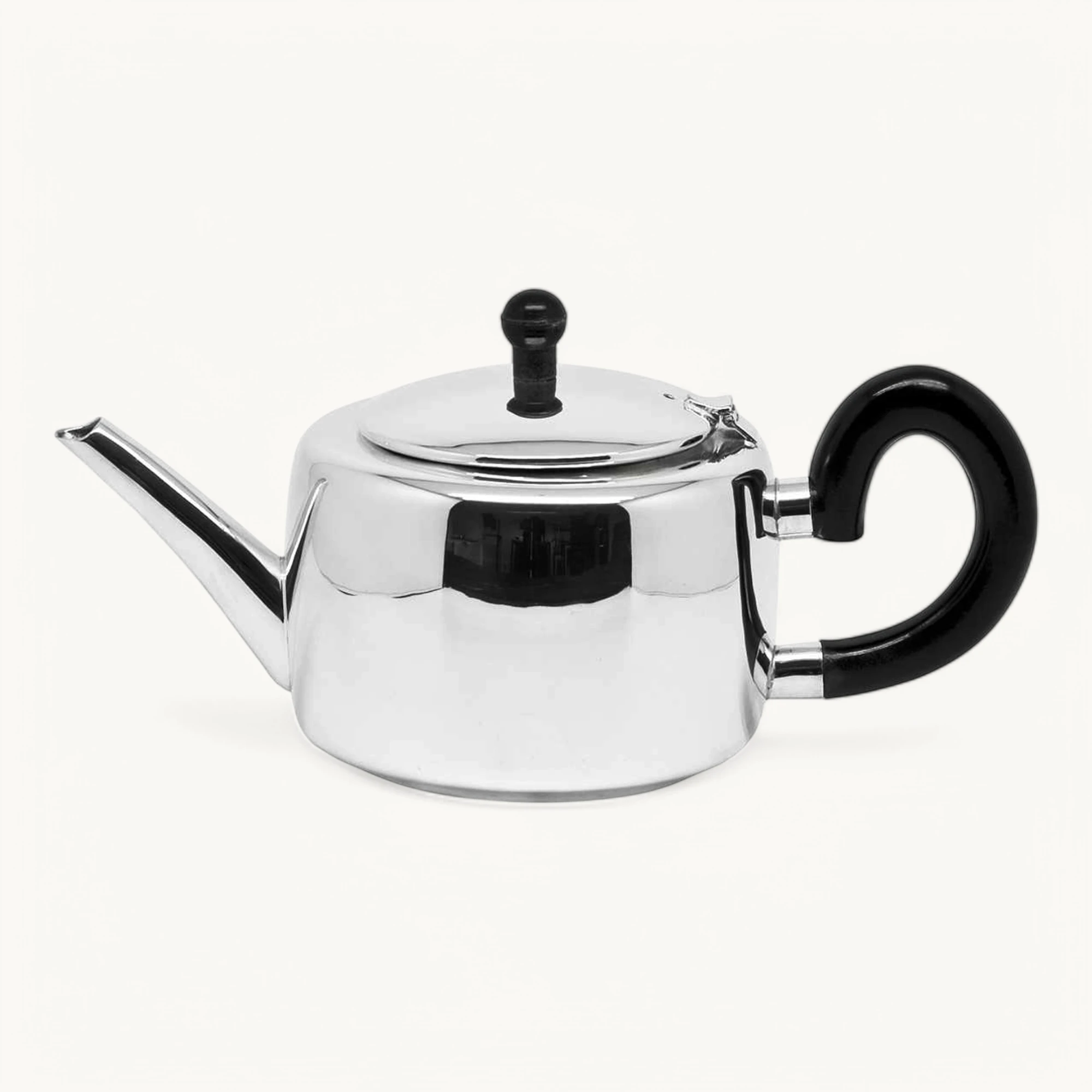Teekanne Sheffield (für 0,9 Liter) schwerversilbert, Länge 27 cm, Breite 14 cm, Höhe 13 cm