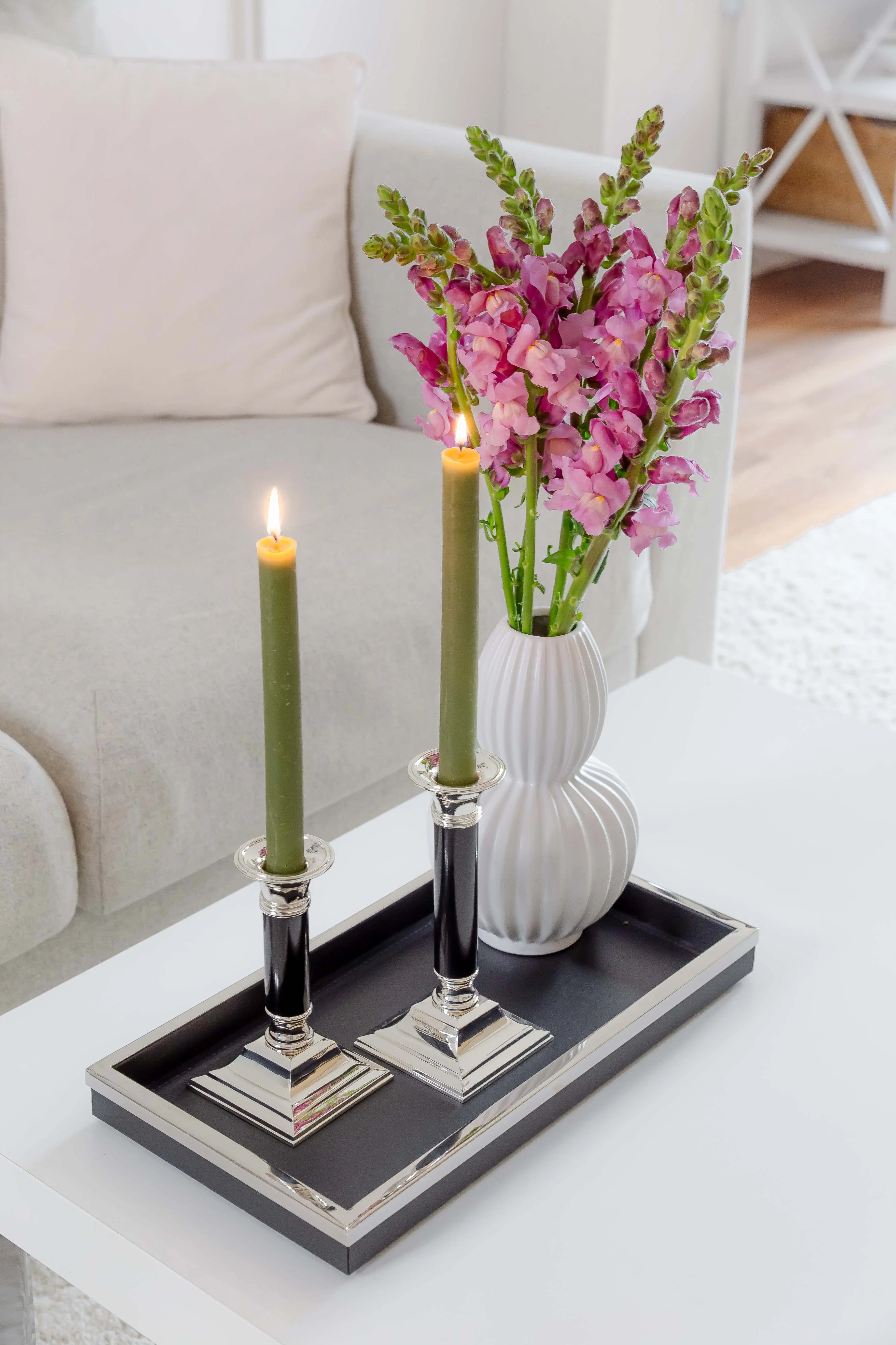 Kerzenleuchter Lincoln (H 19 cm) für Stabkerze, schwarzer Schaft, edel versilbert, anlaufgeschützt