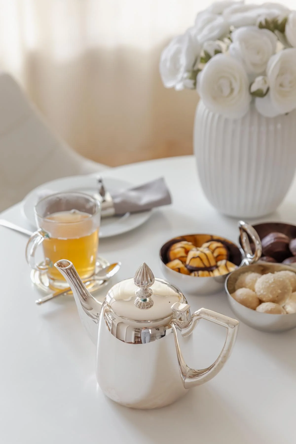 Teekanne Cimba, schwerversilbert, Länge 23,5 cm, Ø 11 cm, Höhe 17 cm, Volumen0,85 Liter Teekanne Cimba, schwerversilbert, Länge 23,5 cm, Ø 11 cm, Höhe 17 cm, Volumen0,85 Liter