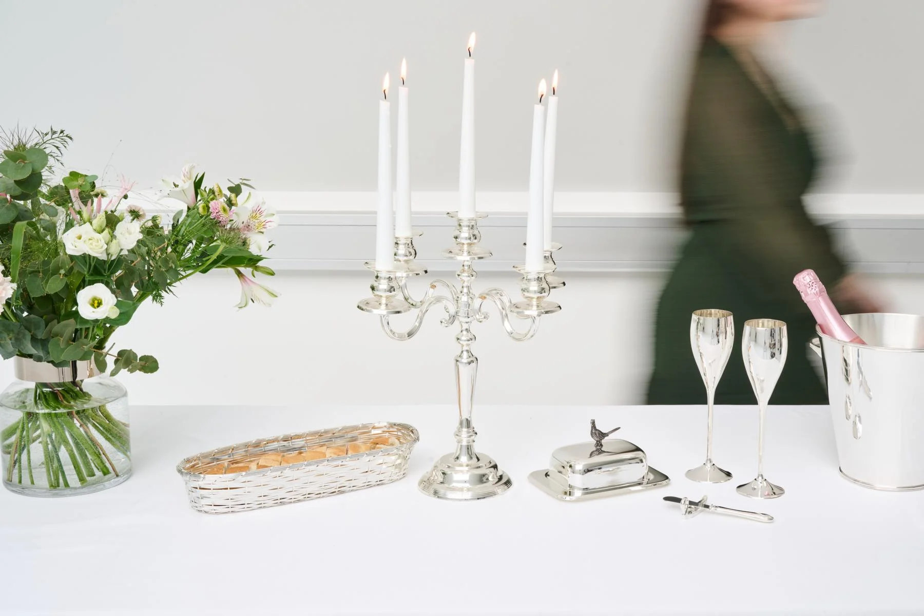 6er Set Messerbank Messerbänkchen Schwan, Länge 7 cm, edel versilbert 6er Set Messerbank Messerbänkchen Schwan, Länge 7 cm, edel versilbert