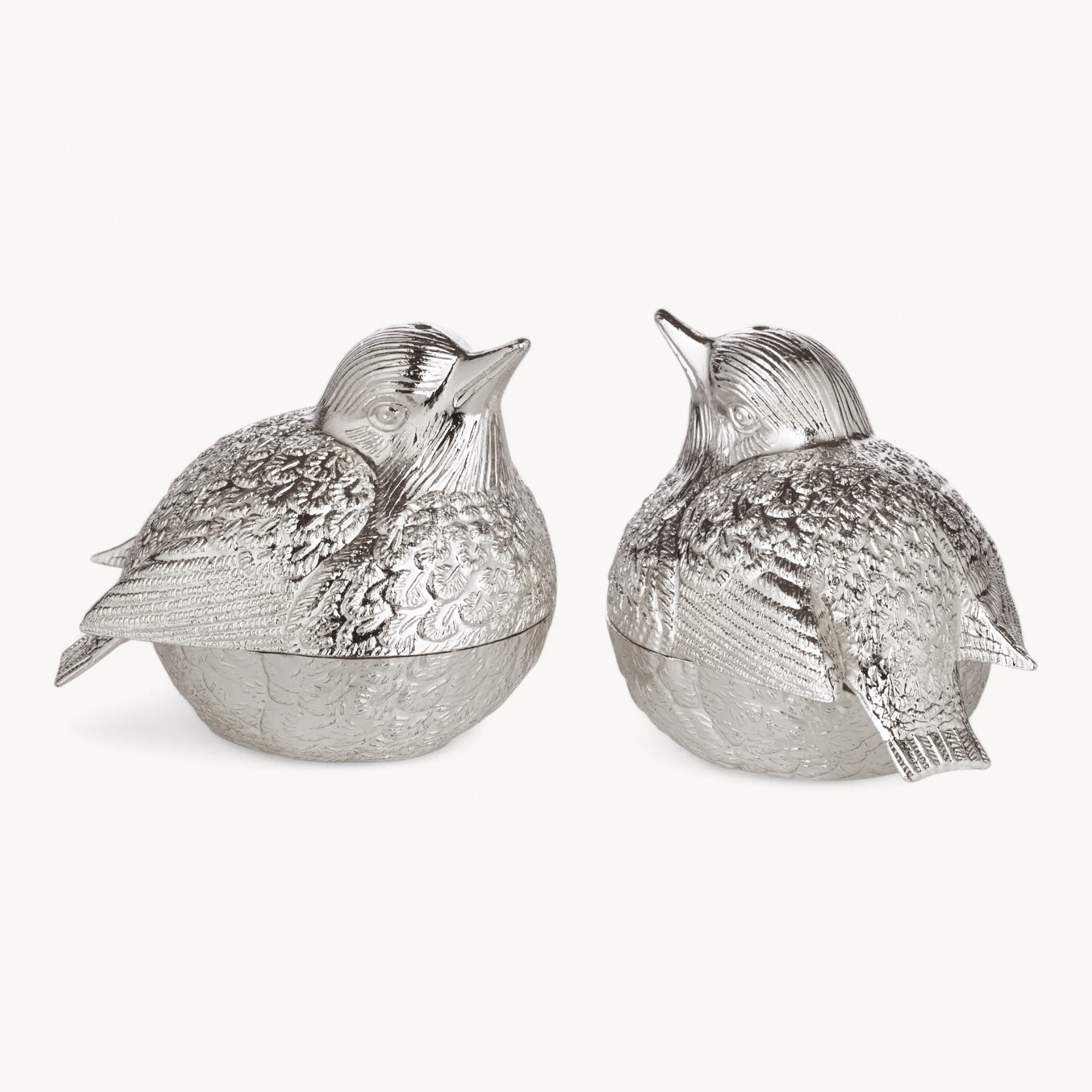 Salz- und Pfefferstreuer Spatzen, Höhe 6 cm, edel versilbert, anlaufgeschützt Salz- und Pfefferstreuer Spatzen, Höhe 6 cm, edel versilbert, anlaufgeschützt