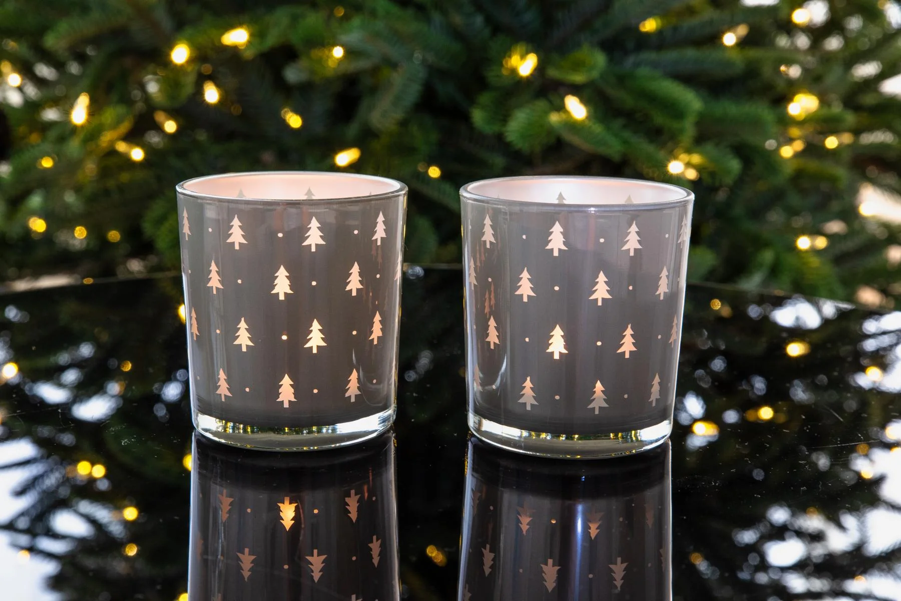 2er-Set Teelichtglas Tani (Höhe 8 cm), grau, Tannen-Motiv