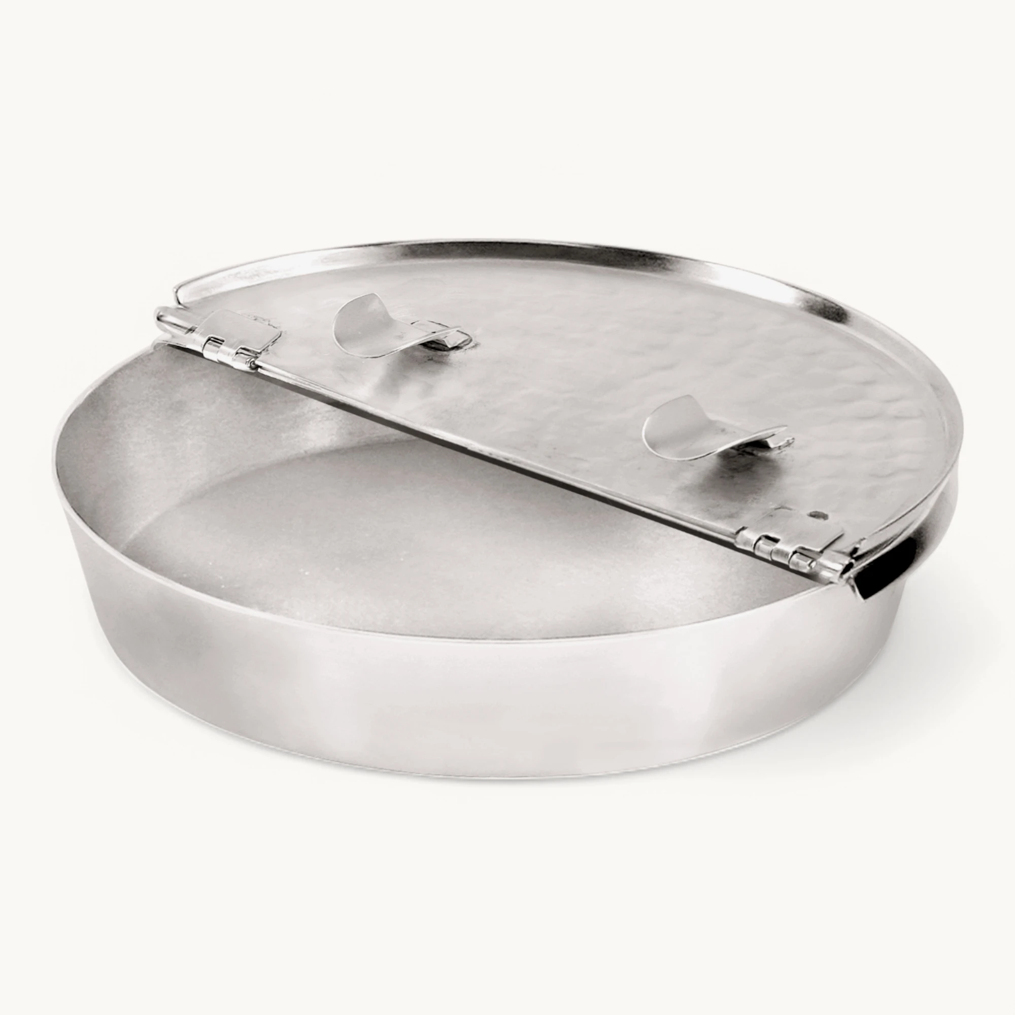 Klapp-Aschenbecher Madras, gehämmert, schwerversilbert, Durchmesser 13 cm, Höhe 2,5 cm