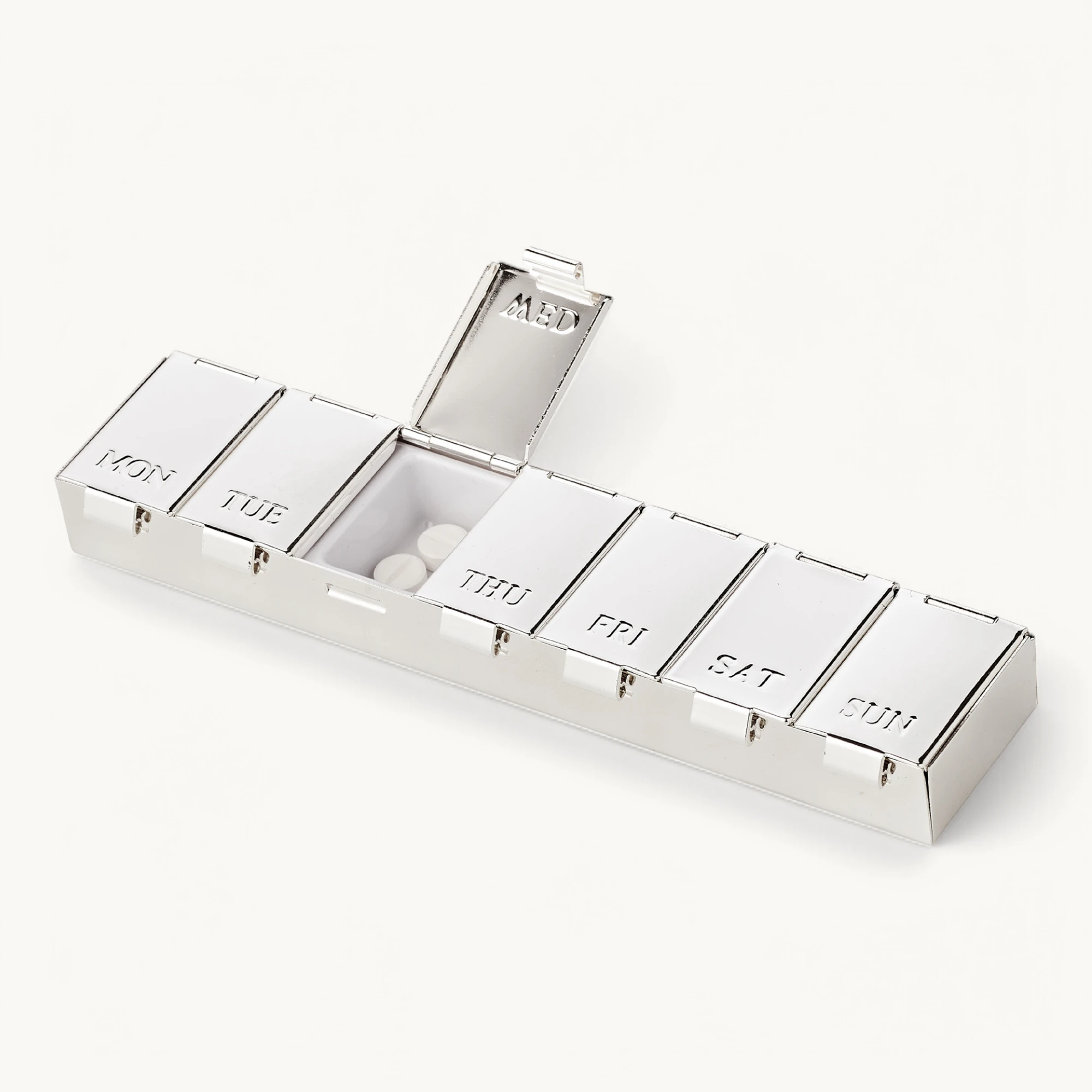 Pillendose Pillenbox für 7 Tage, Länge 15 cm, edel versilbert, anlaufgeschützt Pillendose Pillenbox für 7 Tage, Länge 15 cm, edel versilbert, anlaufgeschützt