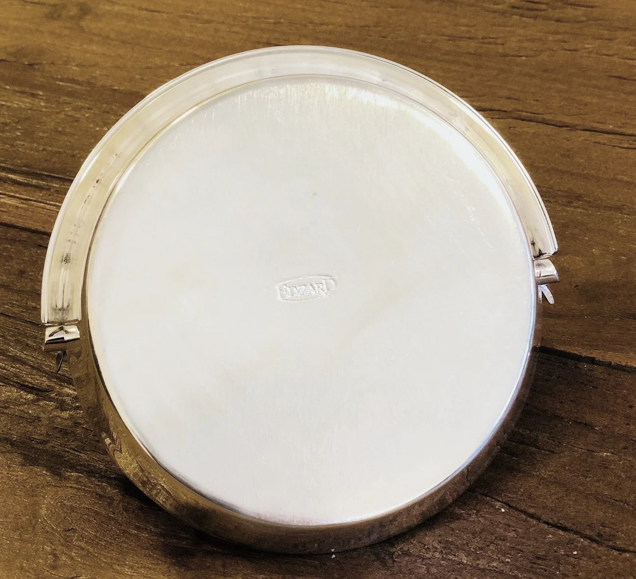 Klapp-Aschenbecher Herald, mit Wappen, schwerversilbert, Durchmesser 9,3 cm Klapp-Aschenbecher Herald, mit Wappen, schwerversilbert, Durchmesser 9,3 cm