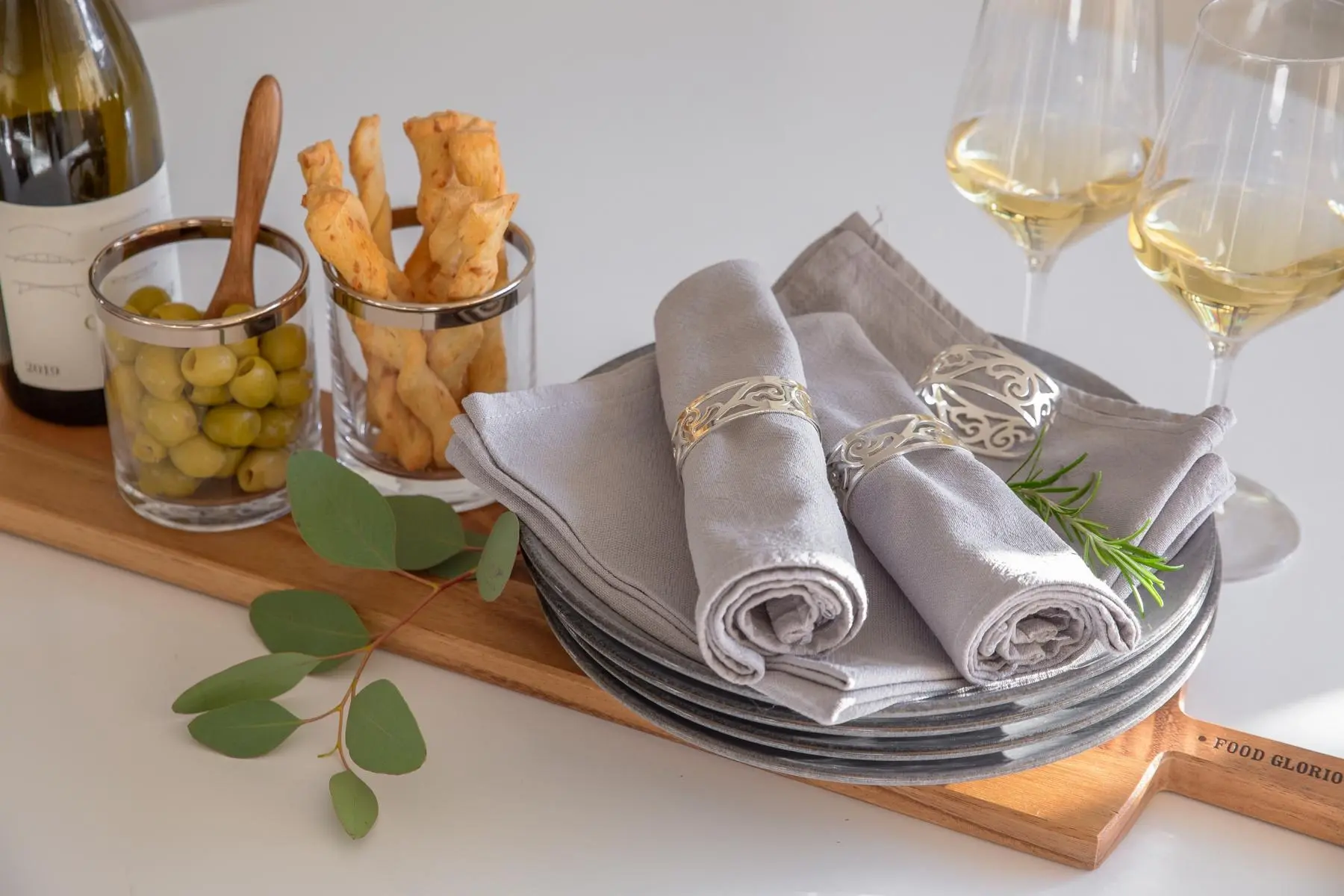 Edle Hochzeitsgeschenke von EDZARD im Tischkontext