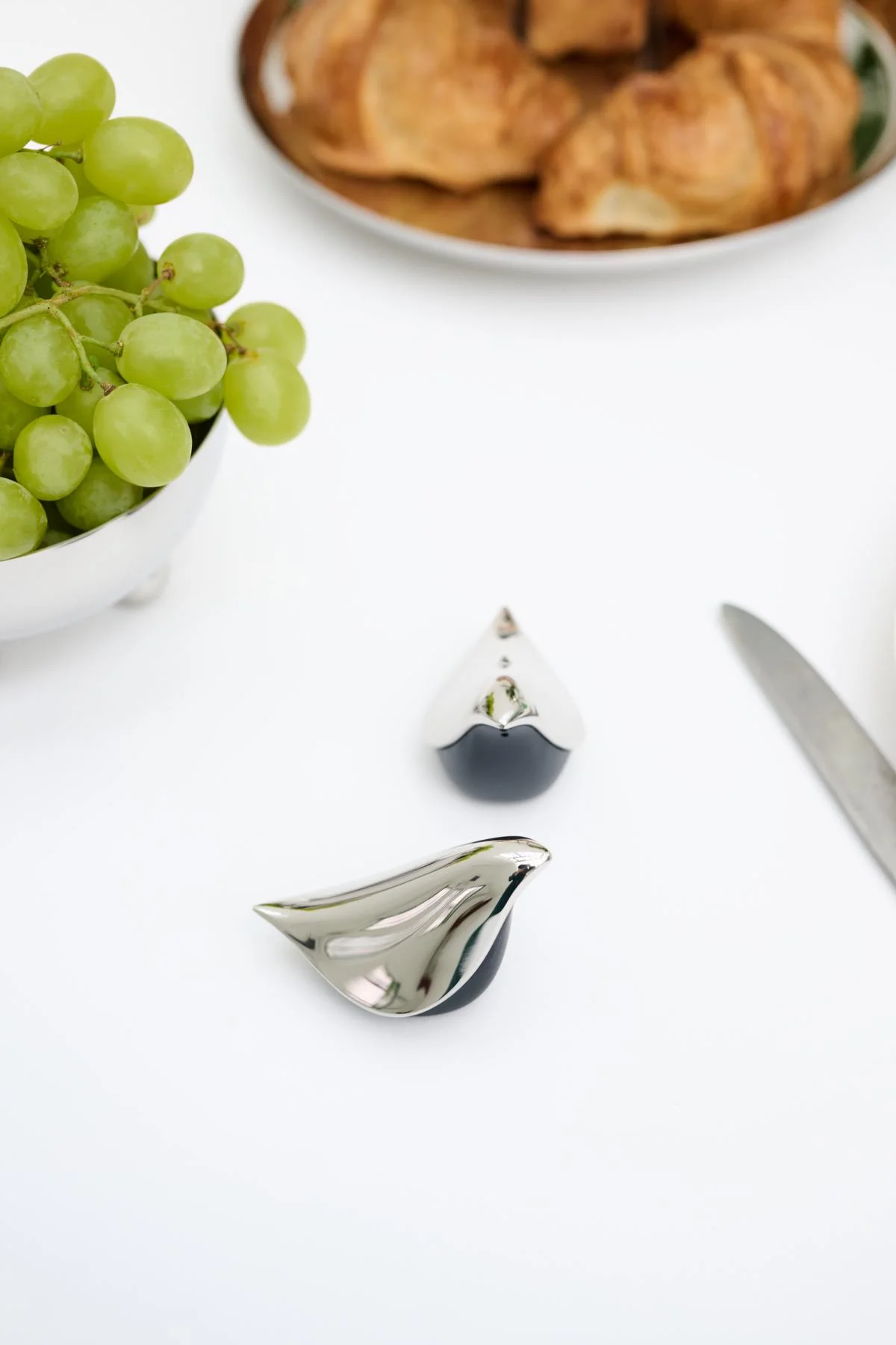 Salz- & Pfefferstreuer Dove, edel versilbert, anlaufgeschützt, Höhe 6 cm Salz- & Pfefferstreuer Dove, edel versilbert, anlaufgeschützt, Höhe 6 cm