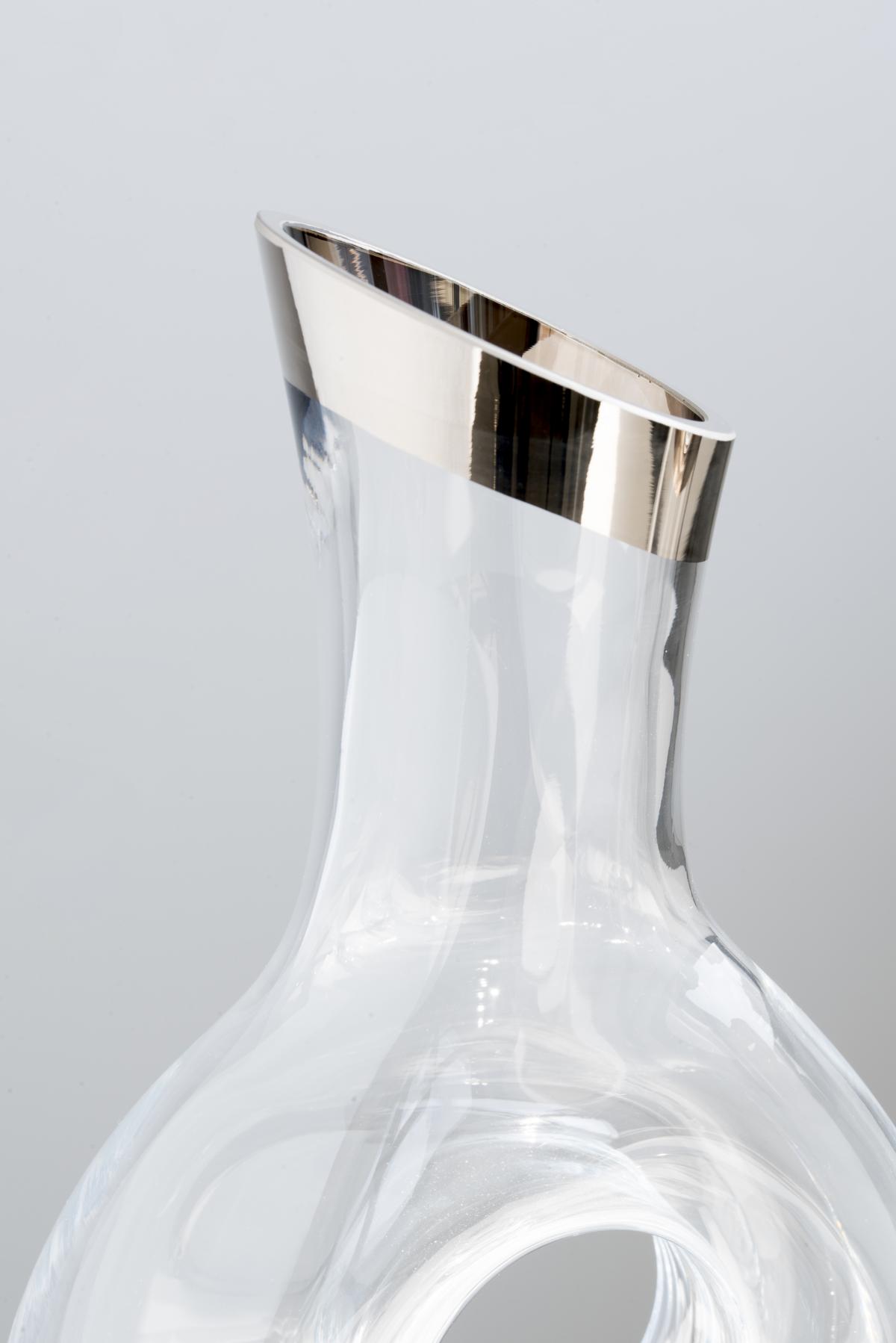 2. Wahl Dekanter Gordon, mundgeblasenes Kristallglas mit Platinrand, Höhe 30 cm