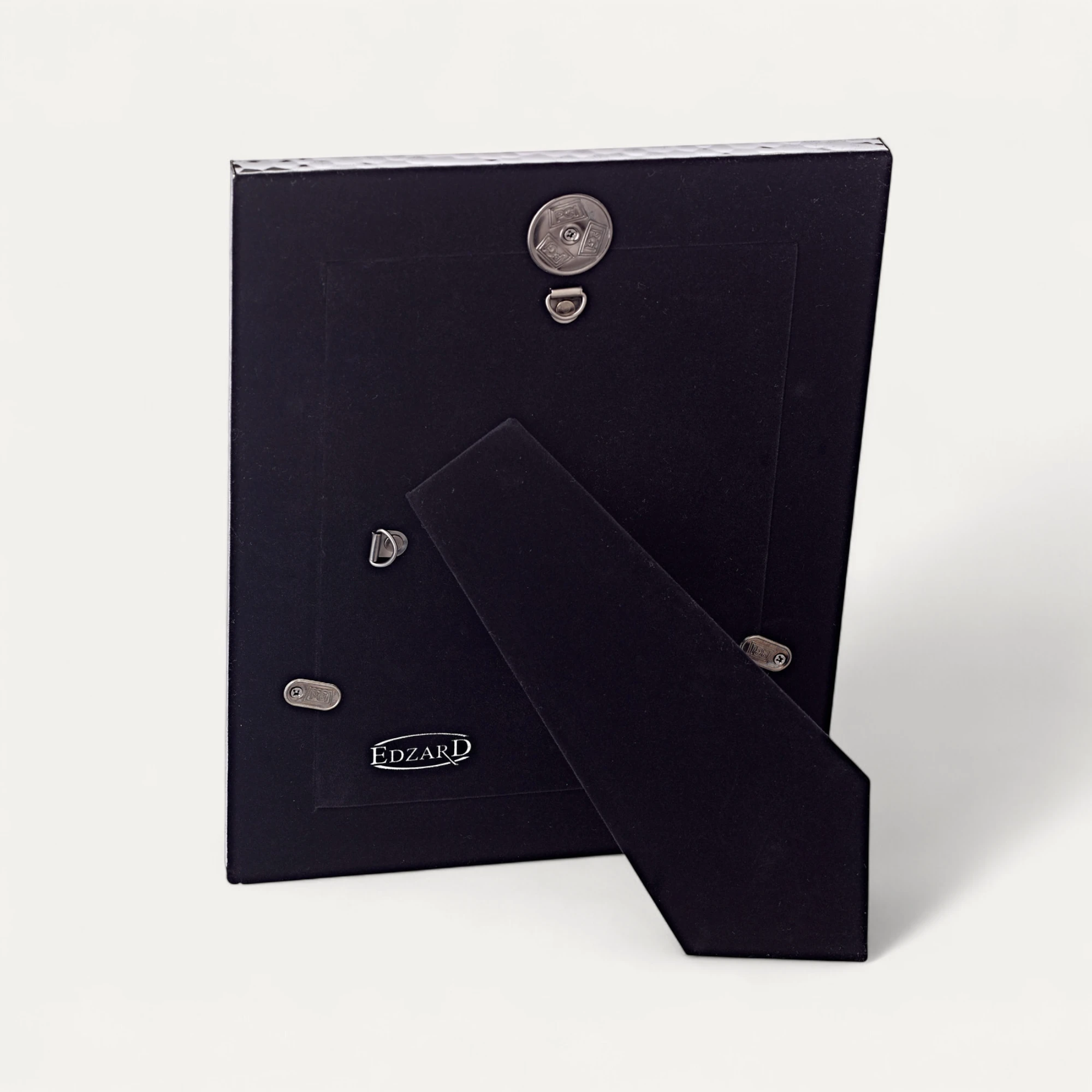 Bilderrahmen Gubbio (20x25 cm), gehämmert, edel versilbert, anlaufgeschützt, 2 Aufhänger Bilderrahmen Gubbio (20x25 cm), gehämmert, edel versilbert, anlaufgeschützt, 2 Aufhänger