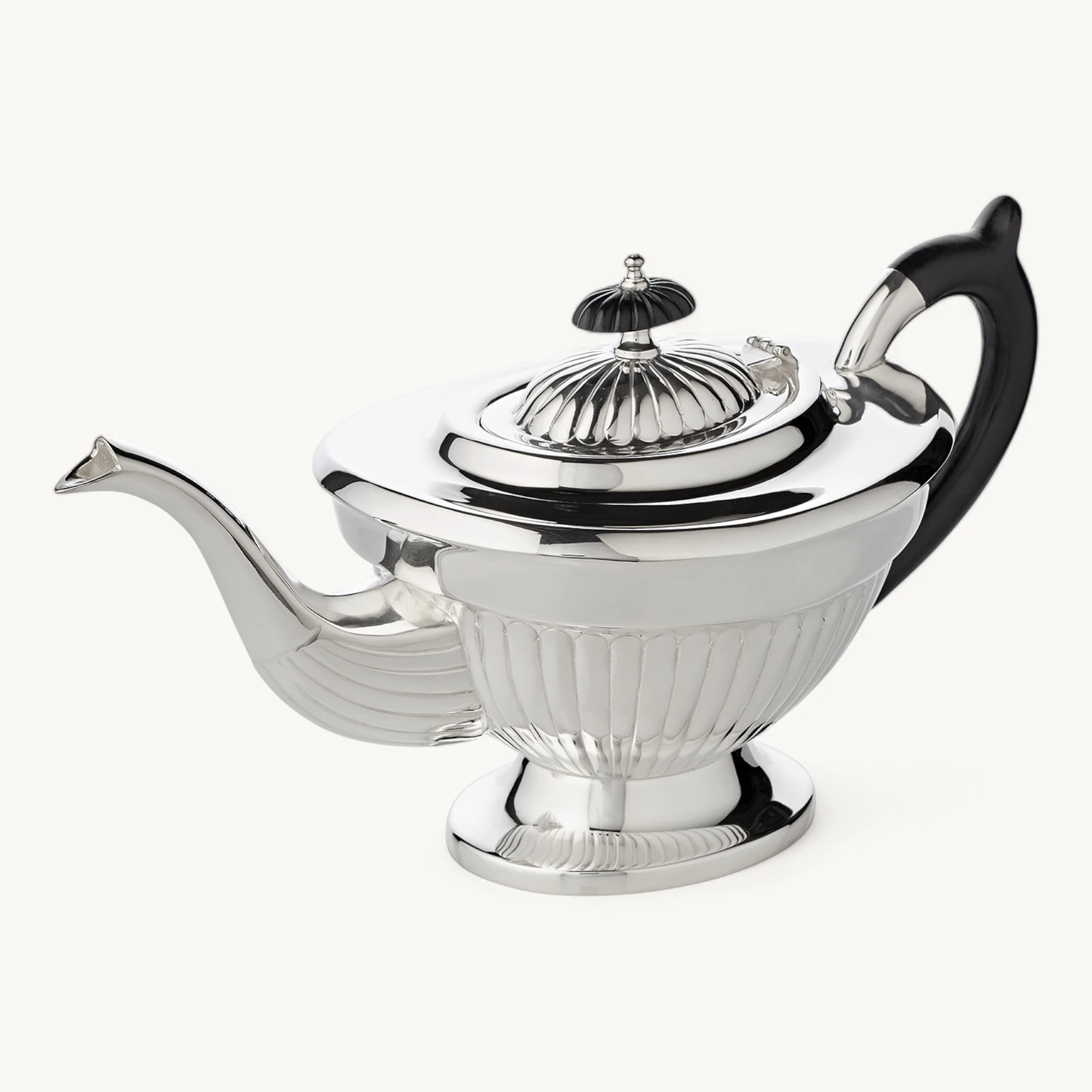 Teekanne Queen Anne, schwerversilbert, Länge 28 cm, Breite 14 cm, Höhe 16 cm, Füllmenge 0.9 Liter