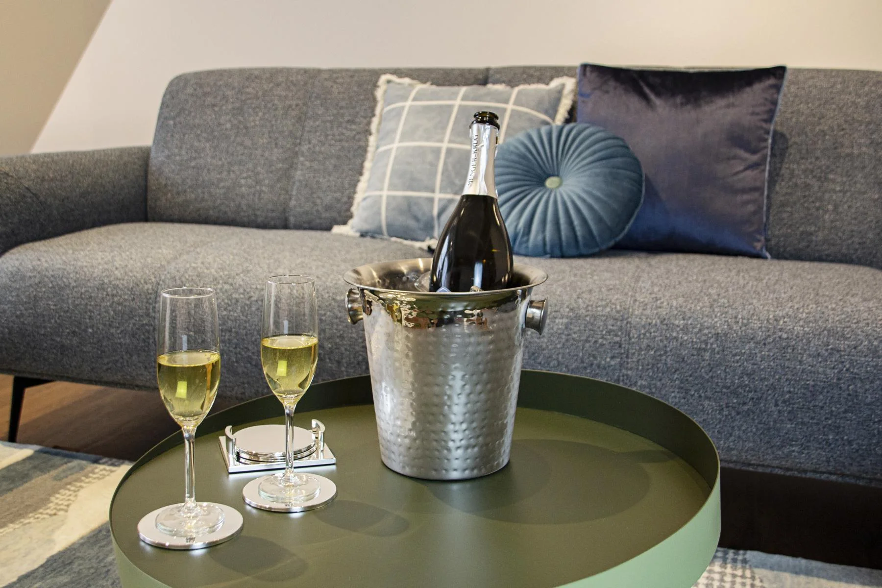 3er-Set Sektkühler Joey (Höhe 23 cm, Ø 21 cm), mit Griffen, gehämmert, Edelstahl, hochglanzpoliert 3er-Set Sektkühler Joey (Höhe 23 cm, Ø 21 cm), mit Griffen, gehämmert, Edelstahl, hochglanzpoliert