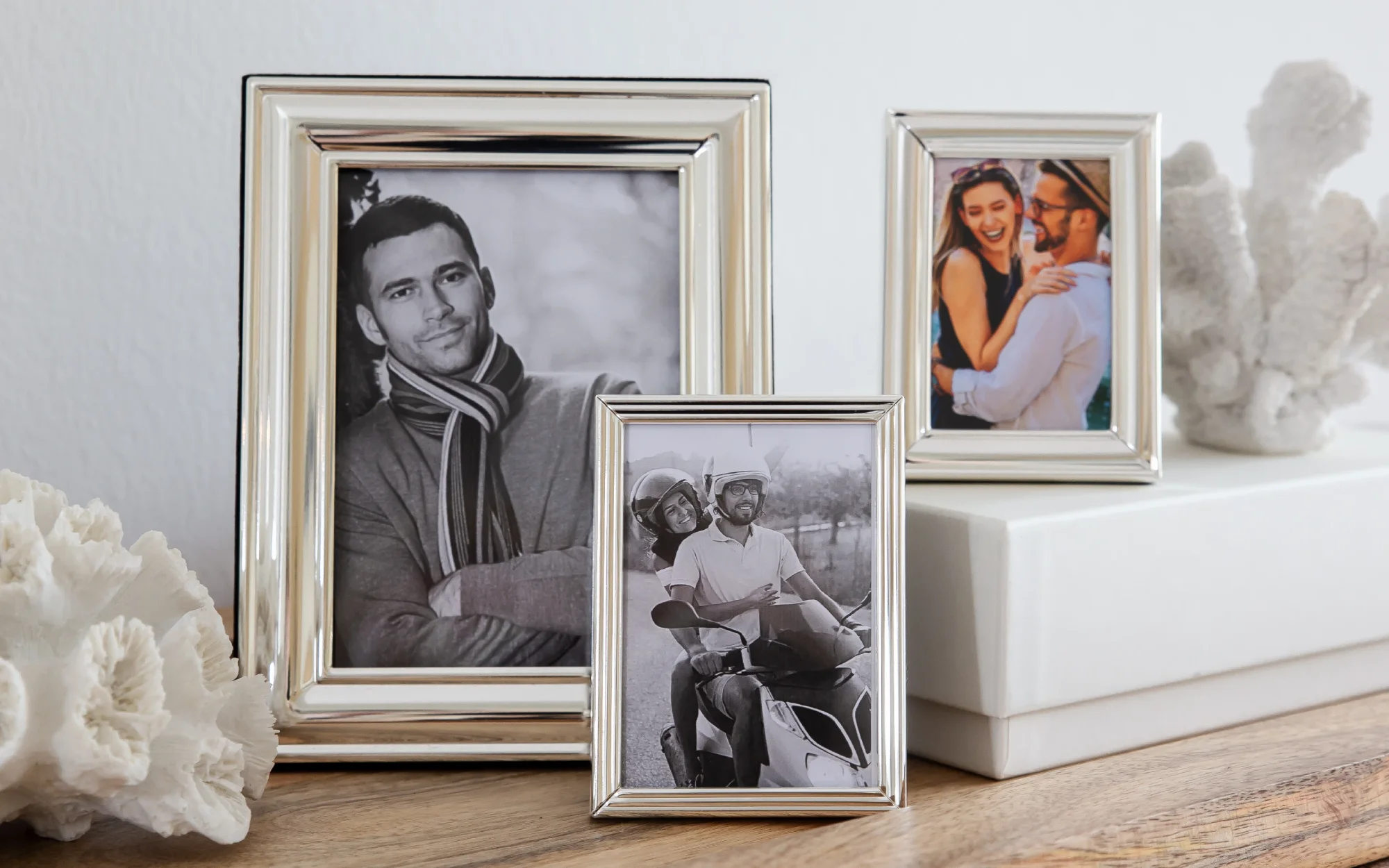 Graviertes Silberaccessoire mit feiner Gravur