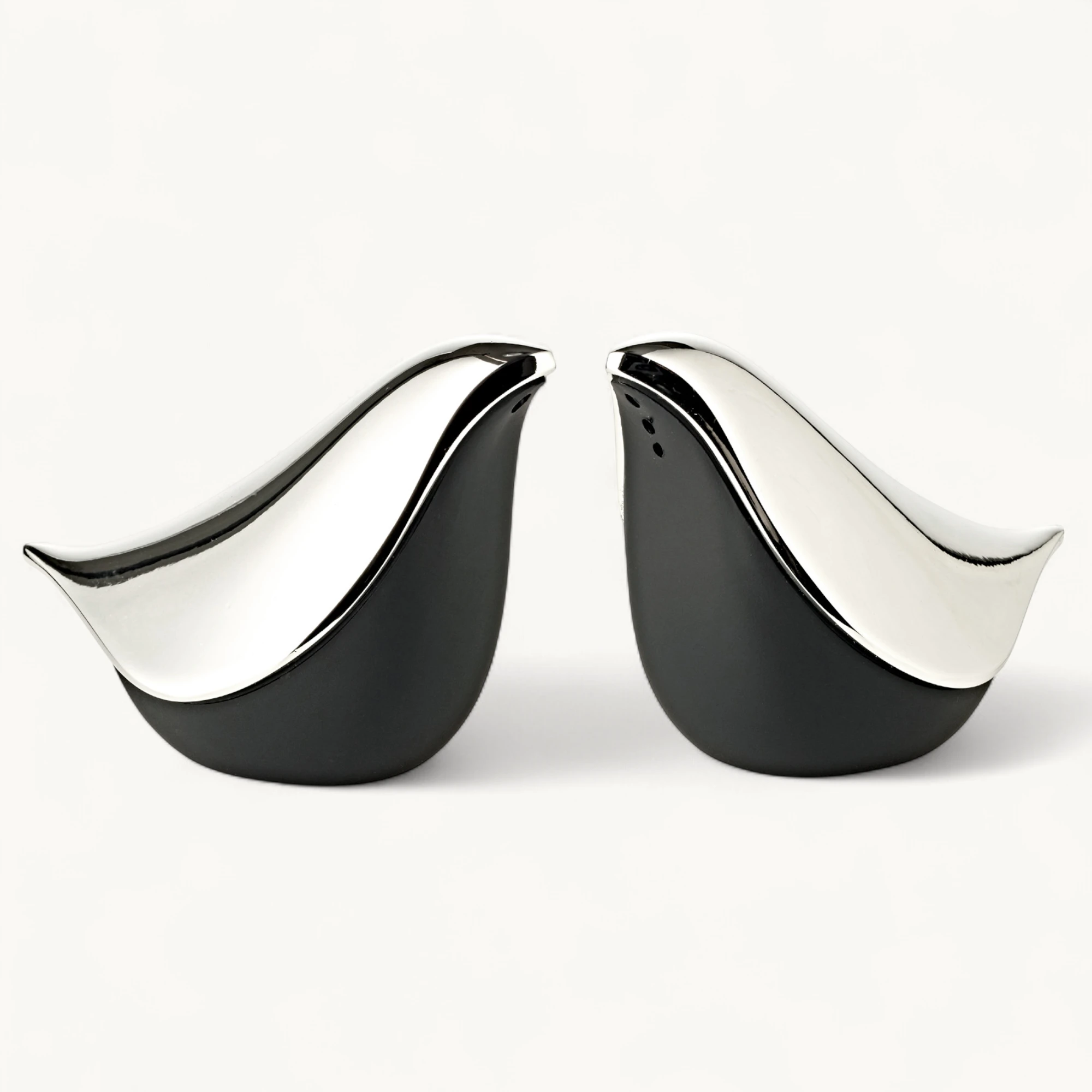 Salz- & Pfefferstreuer Dove, edel versilbert, anlaufgeschützt, Höhe 6 cm Salz- & Pfefferstreuer Dove, edel versilbert, anlaufgeschützt, Höhe 6 cm