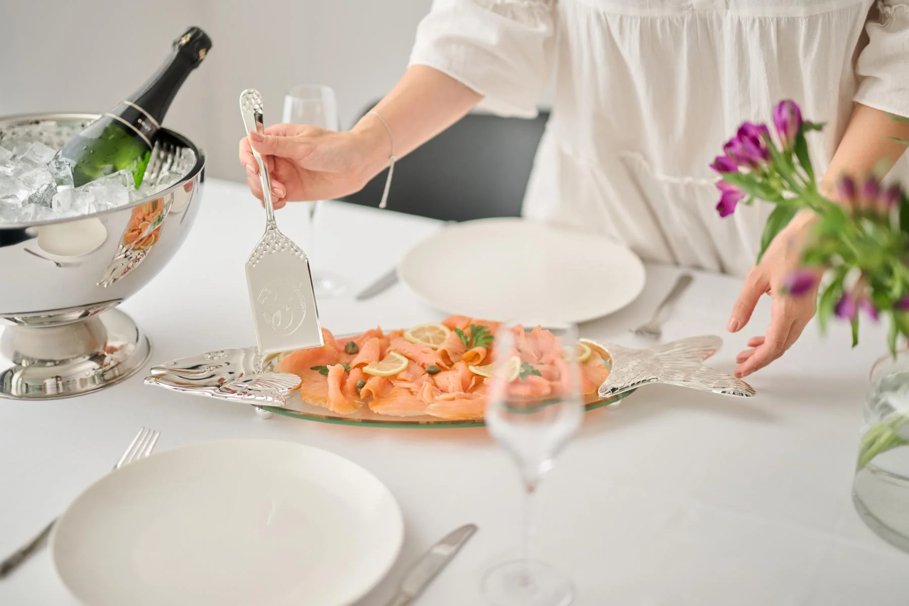 Fischplatte Salmon, Glas, edel versilberte Elemente, mit Heber, Länge 58 cm
