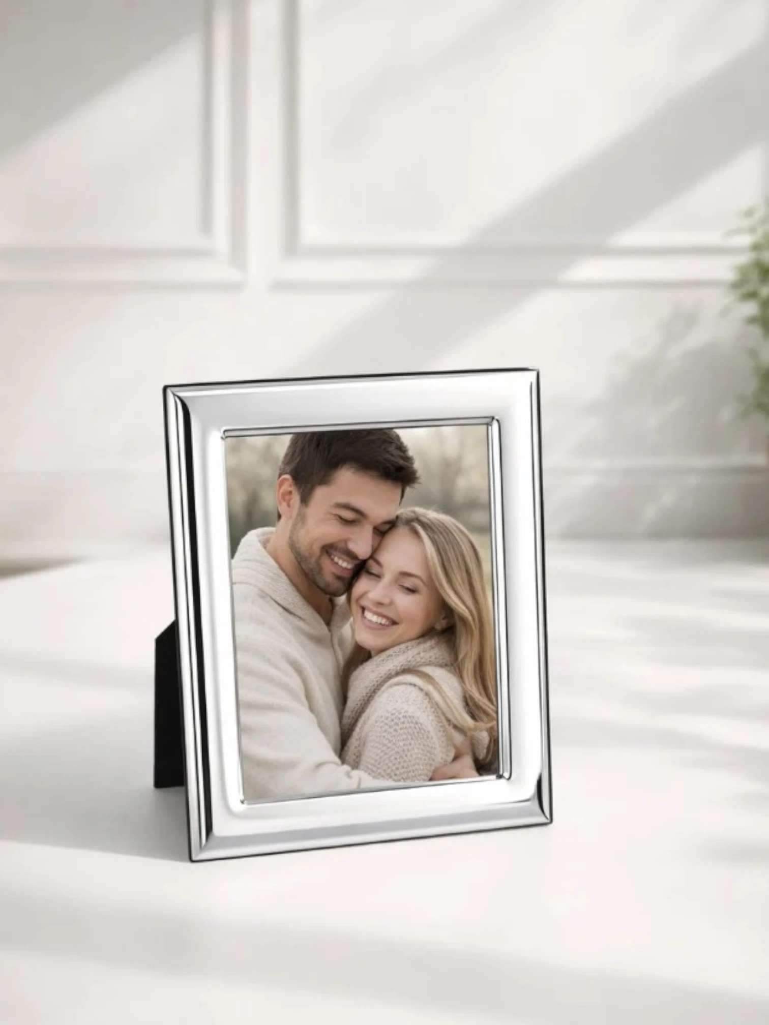 Bilderrahmen Lucera (10x15 cm), edel versilbert, anlaufgeschützt, mit Holzdekor-Rücken