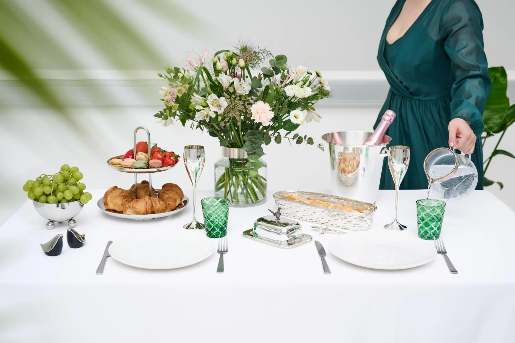 Salz- & Pfefferstreuer Dove, edel versilbert, anlaufgeschützt, Höhe 6 cm Salz- & Pfefferstreuer Dove, edel versilbert, anlaufgeschützt, Höhe 6 cm