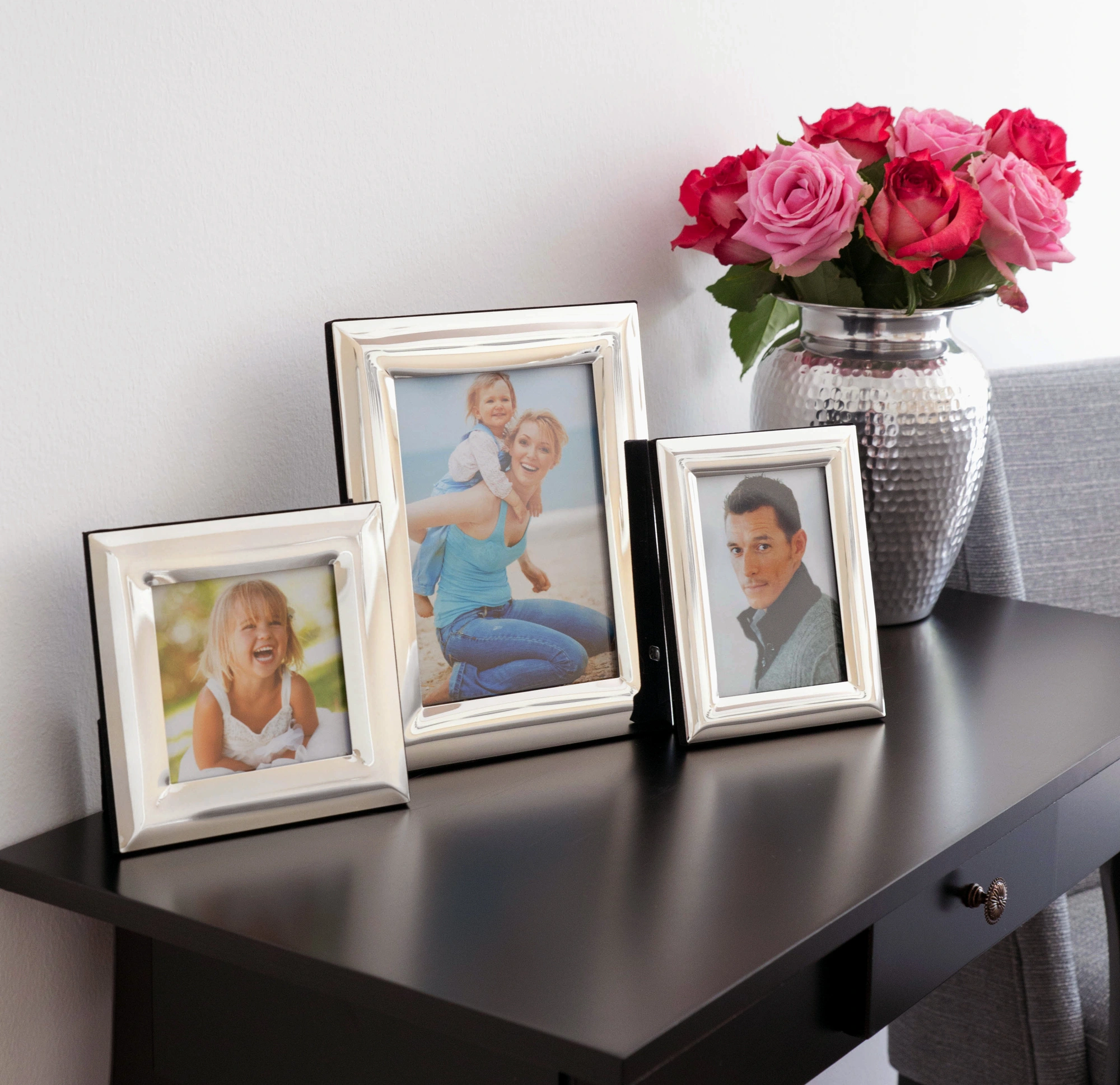 EDZARD 2er Set Fotorahmen Salerno Für Foto 10 X 15 Cm, Edel Versilbert, Anlaufge