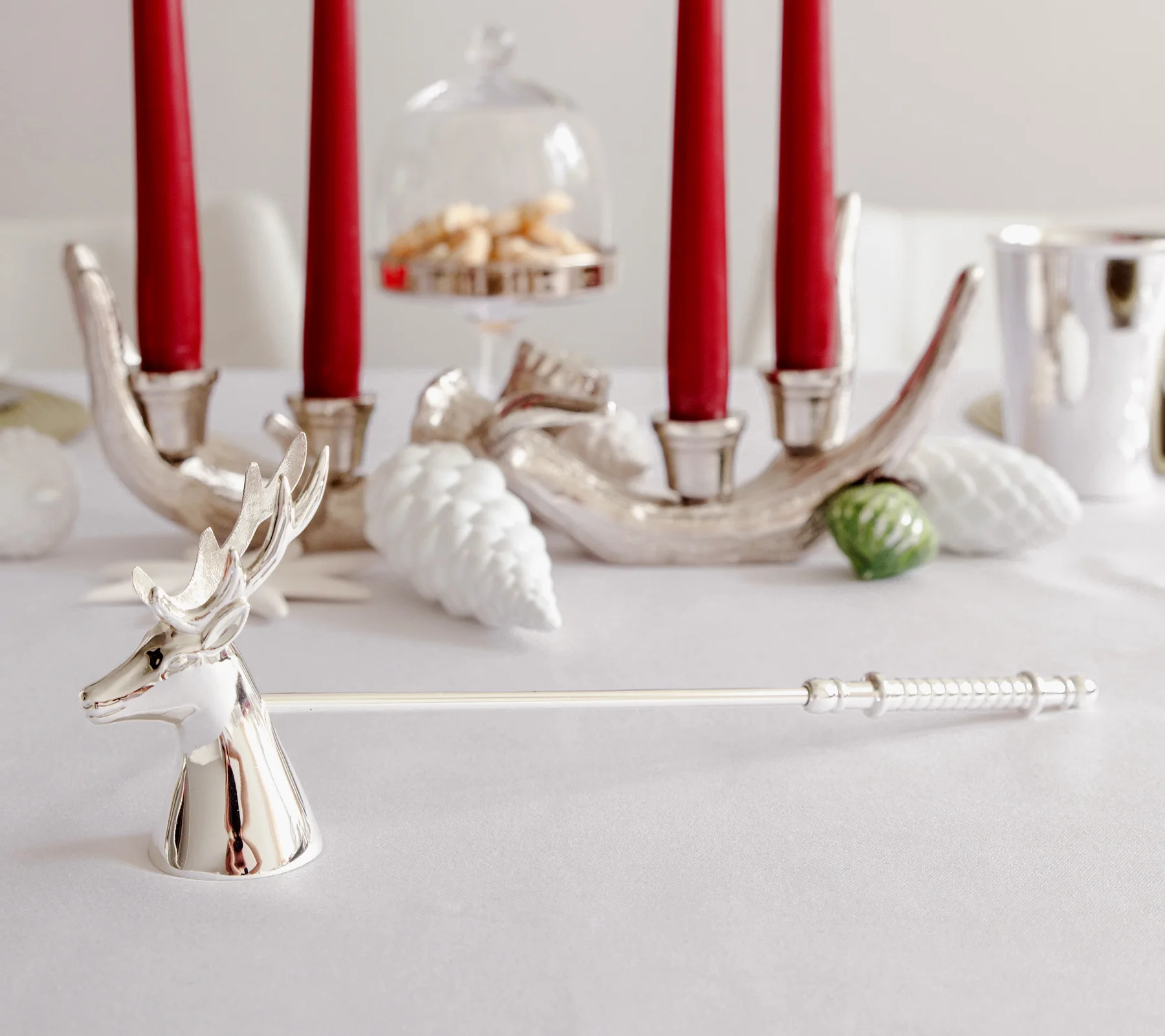 Kerzenlöscher Hirsch (Länge 26 cm), silberfarben, edel versilbert, anlaufgeschützt Kerzenlöscher Hirsch (Länge 26 cm), silberfarben, edel versilbert, anlaufgeschützt