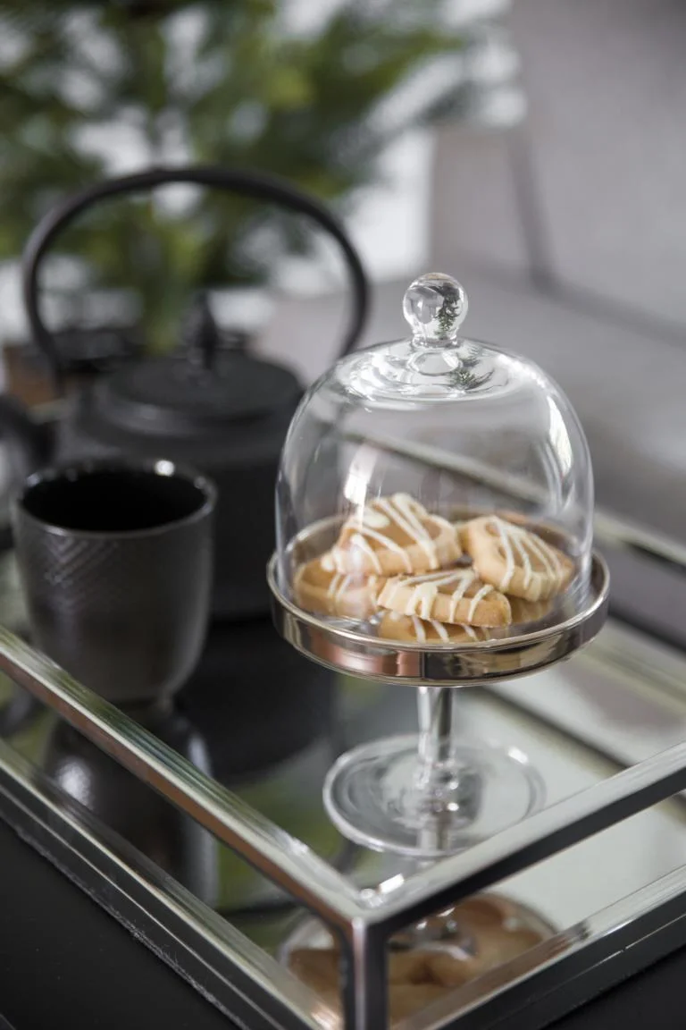 Bonboniere Leos (Höhe 20 cm), auf Fuß, mundgeblasenes Kristallglas mit Platinrand Bonboniere Leos (Höhe 20 cm), auf Fuß, mundgeblasenes Kristallglas mit Platinrand