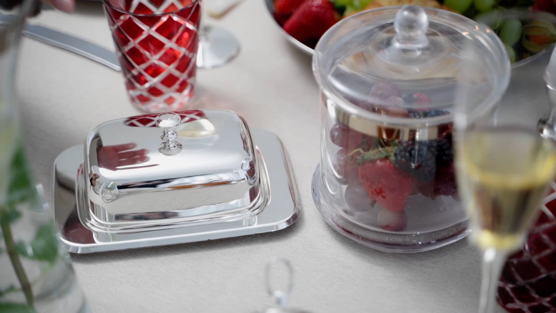 Butterdose Mista (250 g Butter), edel versilbert, mit Glasschale und Buttermesser