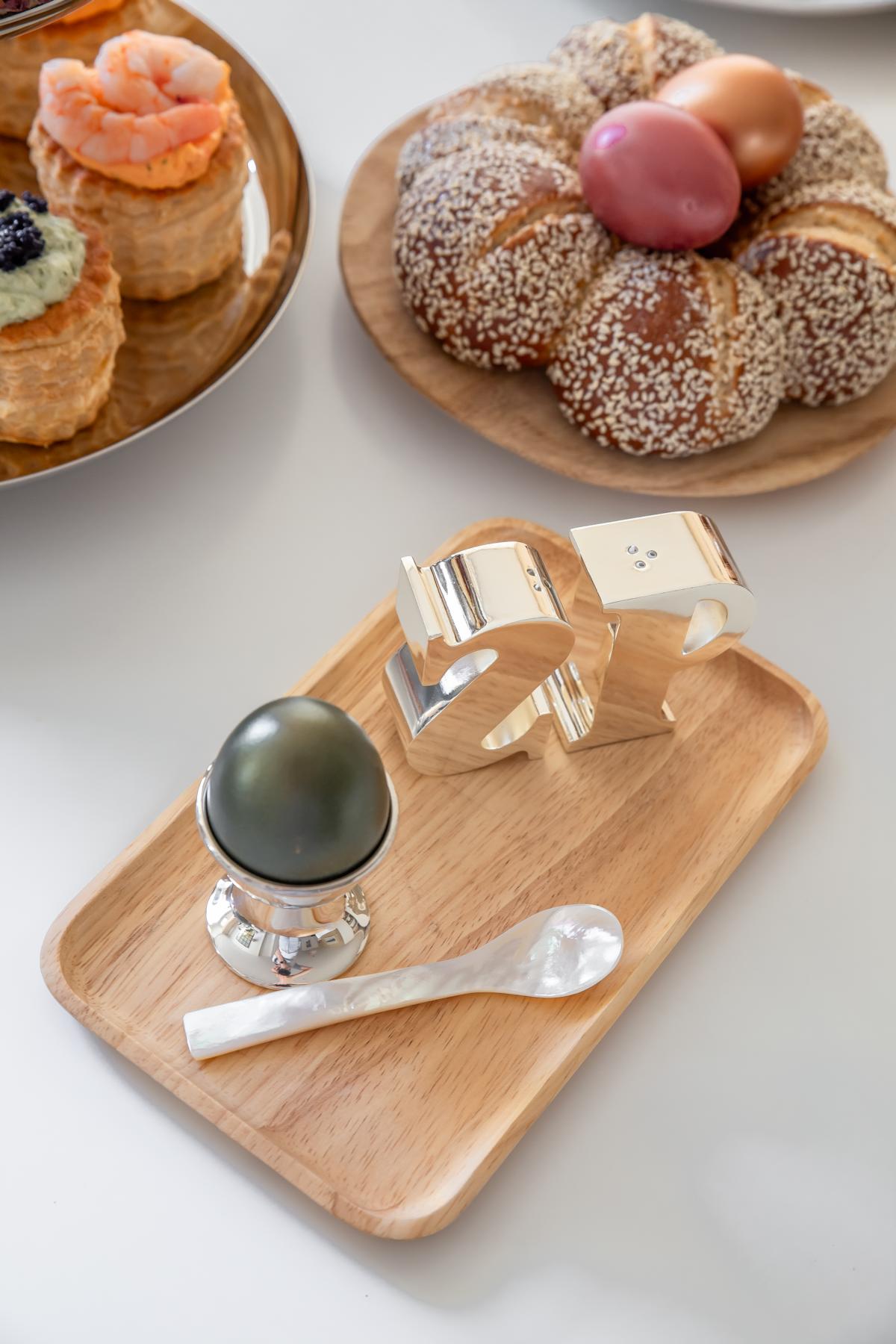 EDZARD 2er Set Eierlöffel (Länge 11 cm) aus echtem Meer-Perlmutt (Pinctada maxima), Handarbeit, 100% Naturprodukt, Griff oben eckig, edle Geschenkverpackung, Perlmuttlöffel für Ei und Kaviar
