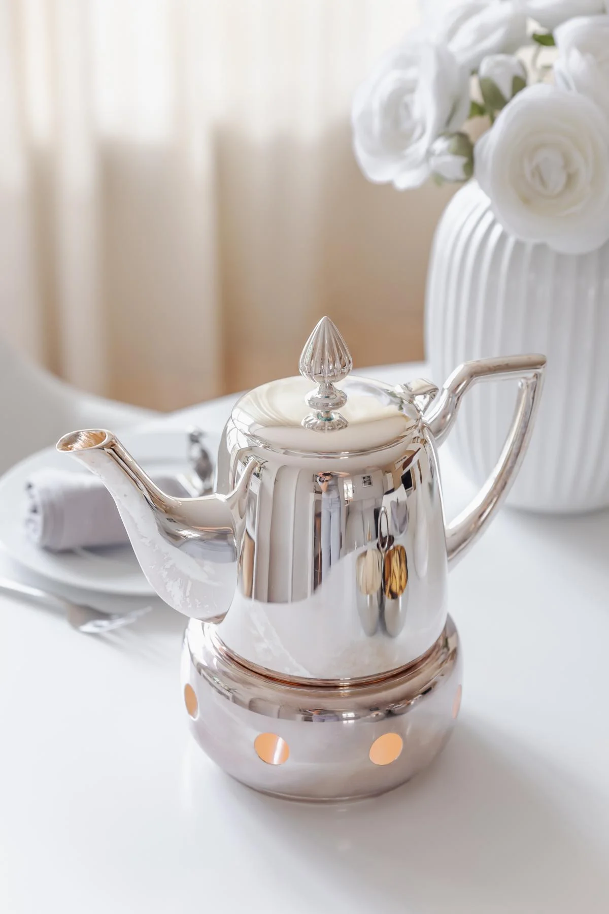 Teekanne Cimba, schwerversilbert, Länge 23,5 cm, Ø 11 cm, Höhe 17 cm, Volumen0,85 Liter Teekanne Cimba, schwerversilbert, Länge 23,5 cm, Ø 11 cm, Höhe 17 cm, Volumen0,85 Liter