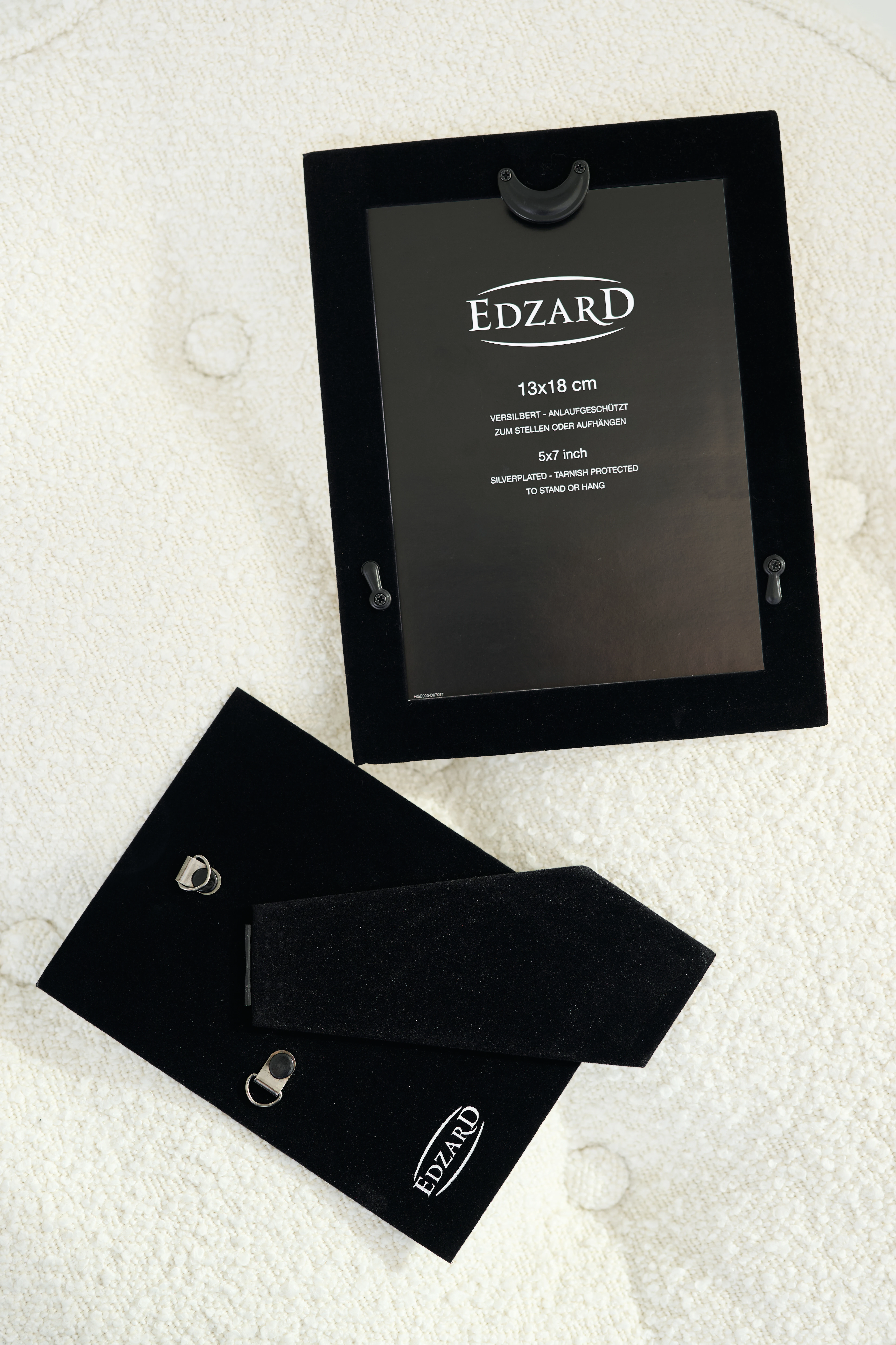 Bilderrahmen Gela (DIN A4 = 21 x 29,7 cm), edel versilbert, anlaufgeschützt, 2 Aufhänger