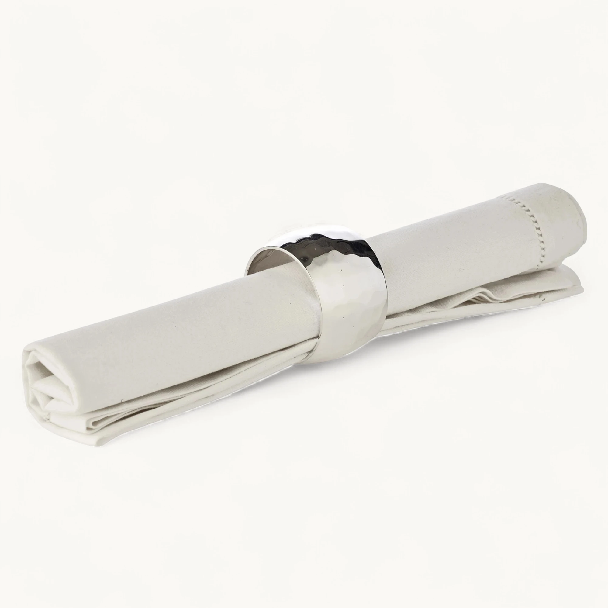 4er-Set Serviettenringe Flux (Ø 4 cm), gehämmert, edel versilbert, anlaufgeschützt 4er-Set Serviettenringe Flux (Ø 4 cm), gehämmert, edel versilbert, anlaufgeschützt