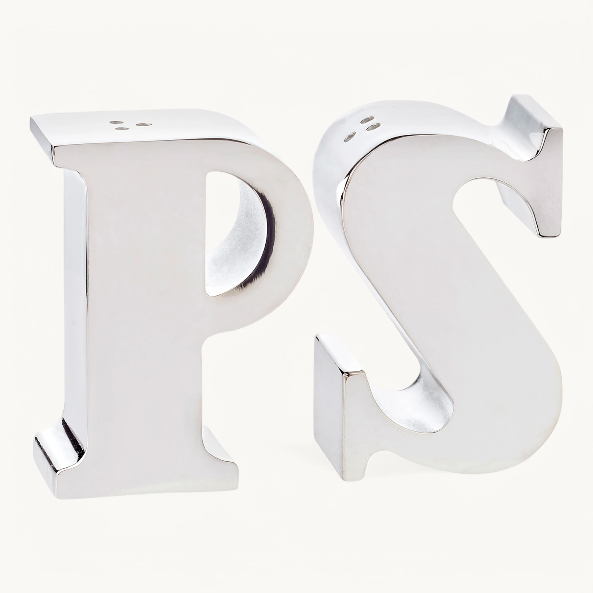 Salz- & Pfefferstreuer Favre, Buchstaben P & S, edel versilbert, Höhe 7 cm