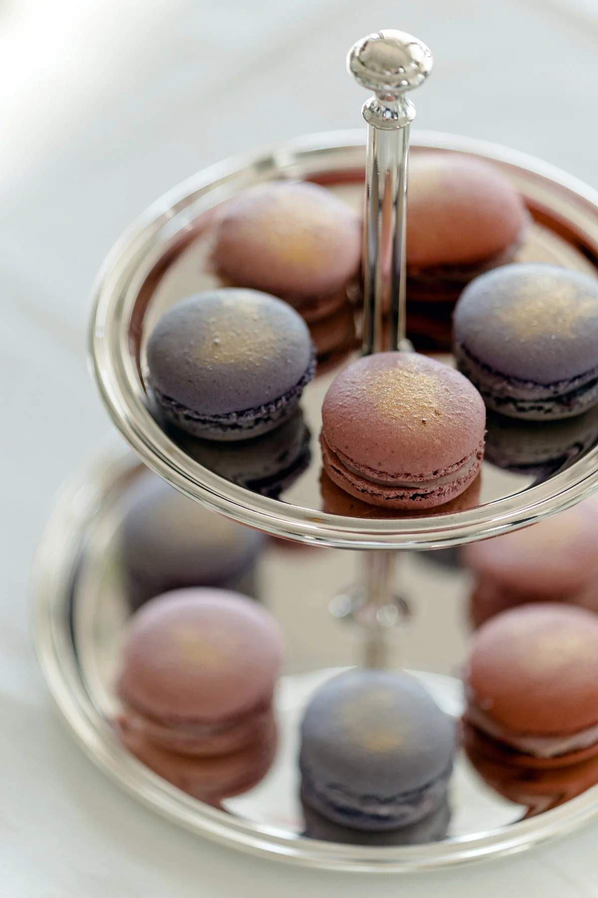 Etagere Faden (Höhe 16 cm, 2-stöckig), rund, edel versilbert, anlaufgeschützt Etagere Faden (Höhe 16 cm, 2-stöckig), rund, edel versilbert, anlaufgeschützt