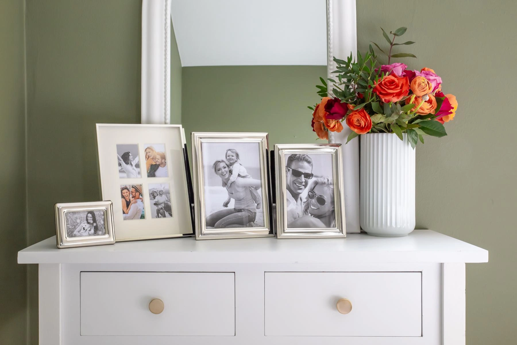 Fotorahmen Napoli für Foto 4x 5x8 cm, edel versilbert, anlaufgeschützt, mit 2 Aufhänger Fotorahmen Napoli für Foto 4x 5x8 cm, edel versilbert, anlaufgeschützt, mit 2 Aufhänger