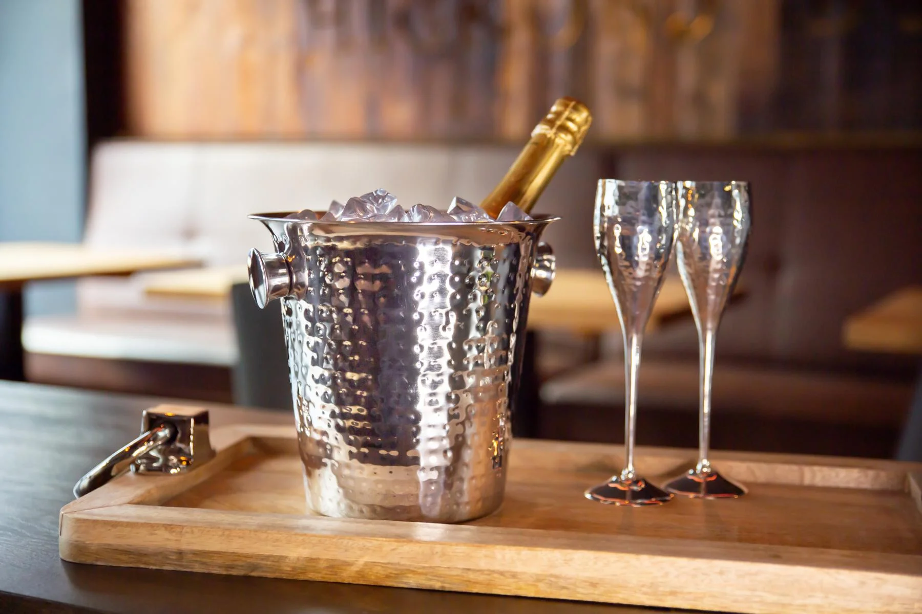 3er-Set Sektkühler Joey (Höhe 23 cm, Ø 21 cm), mit Griffen, gehämmert, Edelstahl, hochglanzpoliert 3er-Set Sektkühler Joey (Höhe 23 cm, Ø 21 cm), mit Griffen, gehämmert, Edelstahl, hochglanzpoliert