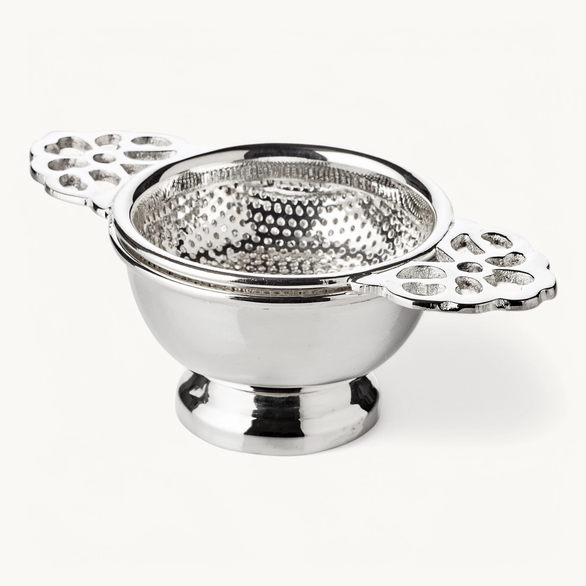 Teesieb Teefilter Assam mit Halter, schwerversilbert, Durchmesser 6 cm, Länge 11 cm, Höhe 4 cm