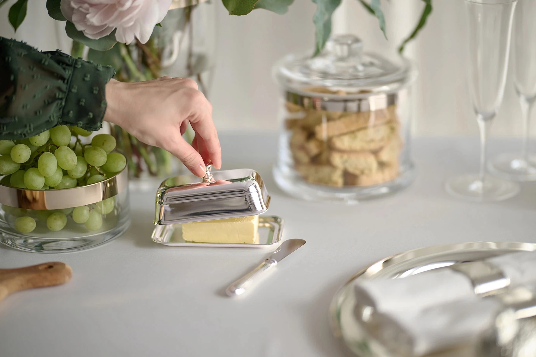 Butterdose Mary (180 g Butter, 8x13 cm), Silberglanz Finish, mit Buttermesser und Glaseinsatz