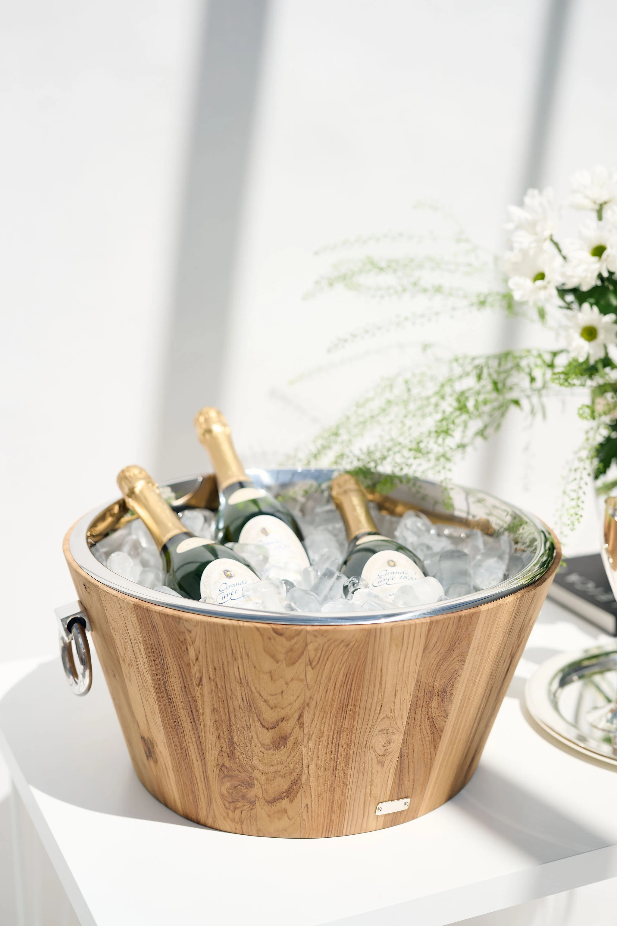 Champagnerkühler Santiago (Ø 46 cm, Höhe 23 cm) Teakholz, Edelstahl hochglanzpoliert, mit Griffen Champagnerkühler Santiago (Ø 46 cm, Höhe 23 cm) Teakholz, Edelstahl hochglanzpoliert, mit Griffen