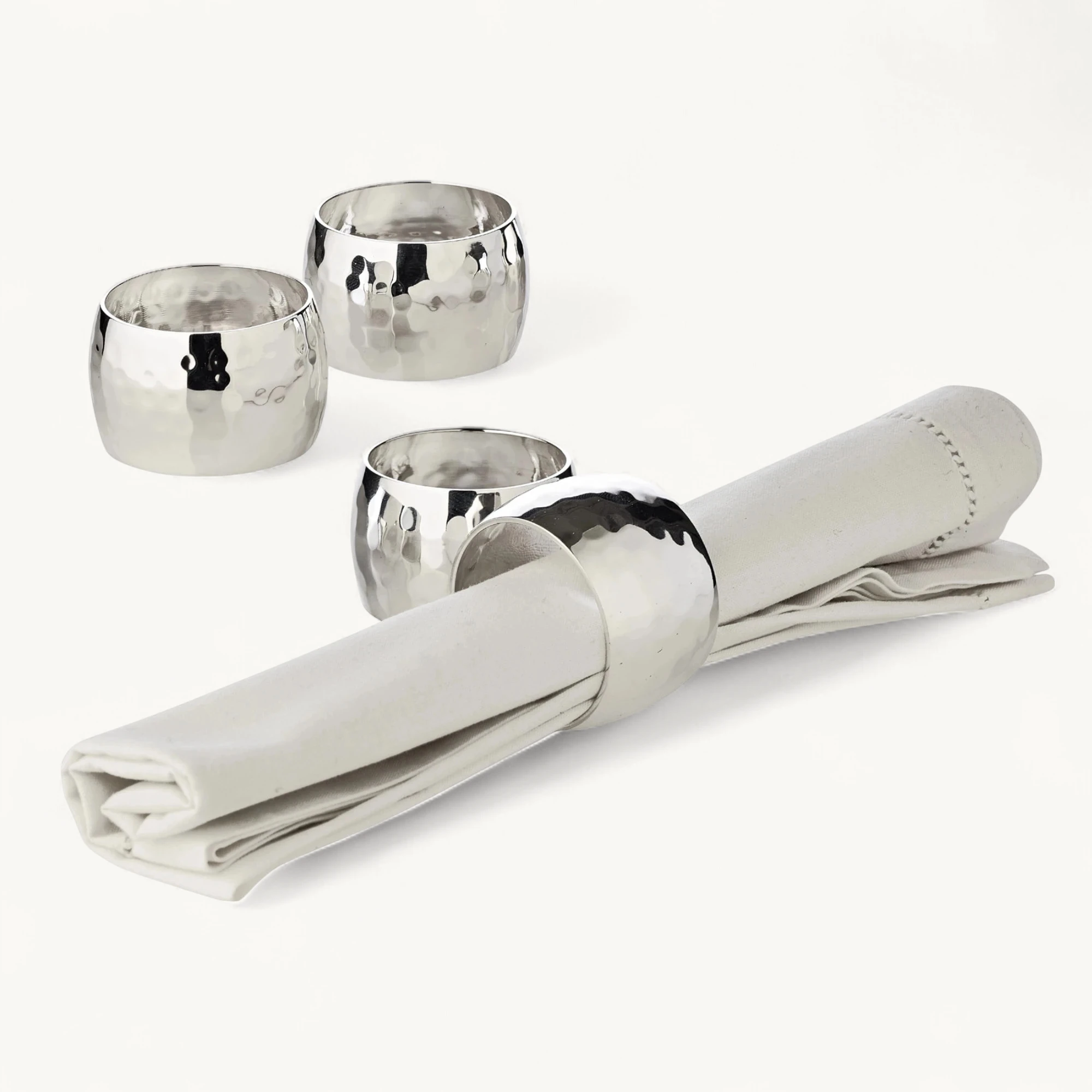 4er-Set Serviettenringe Flux (Ø 4 cm), gehämmert, edel versilbert, anlaufgeschützt 4er-Set Serviettenringe Flux (Ø 4 cm), gehämmert, edel versilbert, anlaufgeschützt