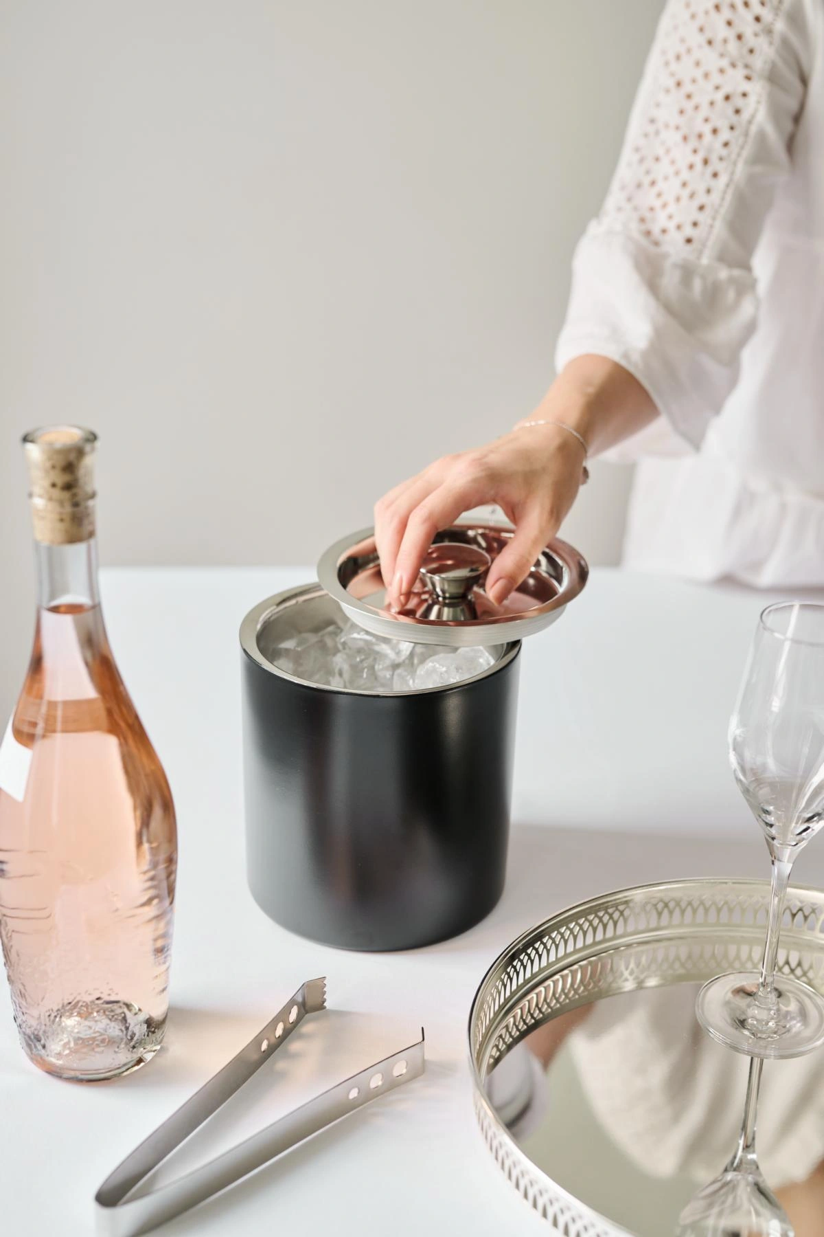 2. Wahl Eiseimer Pearl, mit Deckel und Eiszange, H 16 cm, ø 15 cm, außen matt schwarz 2. Wahl Eiseimer Pearl, mit Deckel und Eiszange, H 16 cm, ø 15 cm, außen matt schwarz