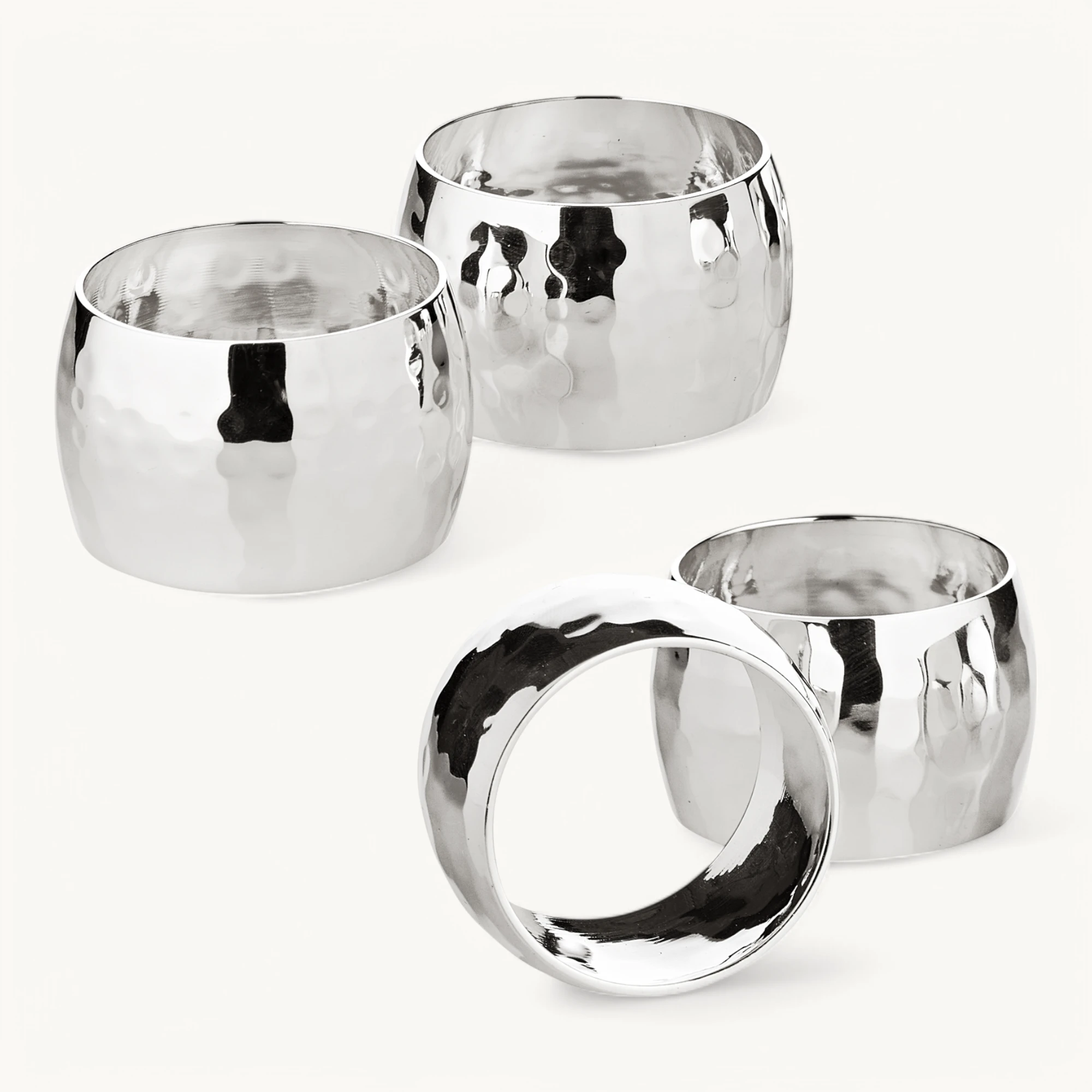 4er-Set Serviettenringe Flux (Ø 4 cm), gehämmert, edel versilbert, anlaufgeschützt 4er-Set Serviettenringe Flux (Ø 4 cm), gehämmert, edel versilbert, anlaufgeschützt