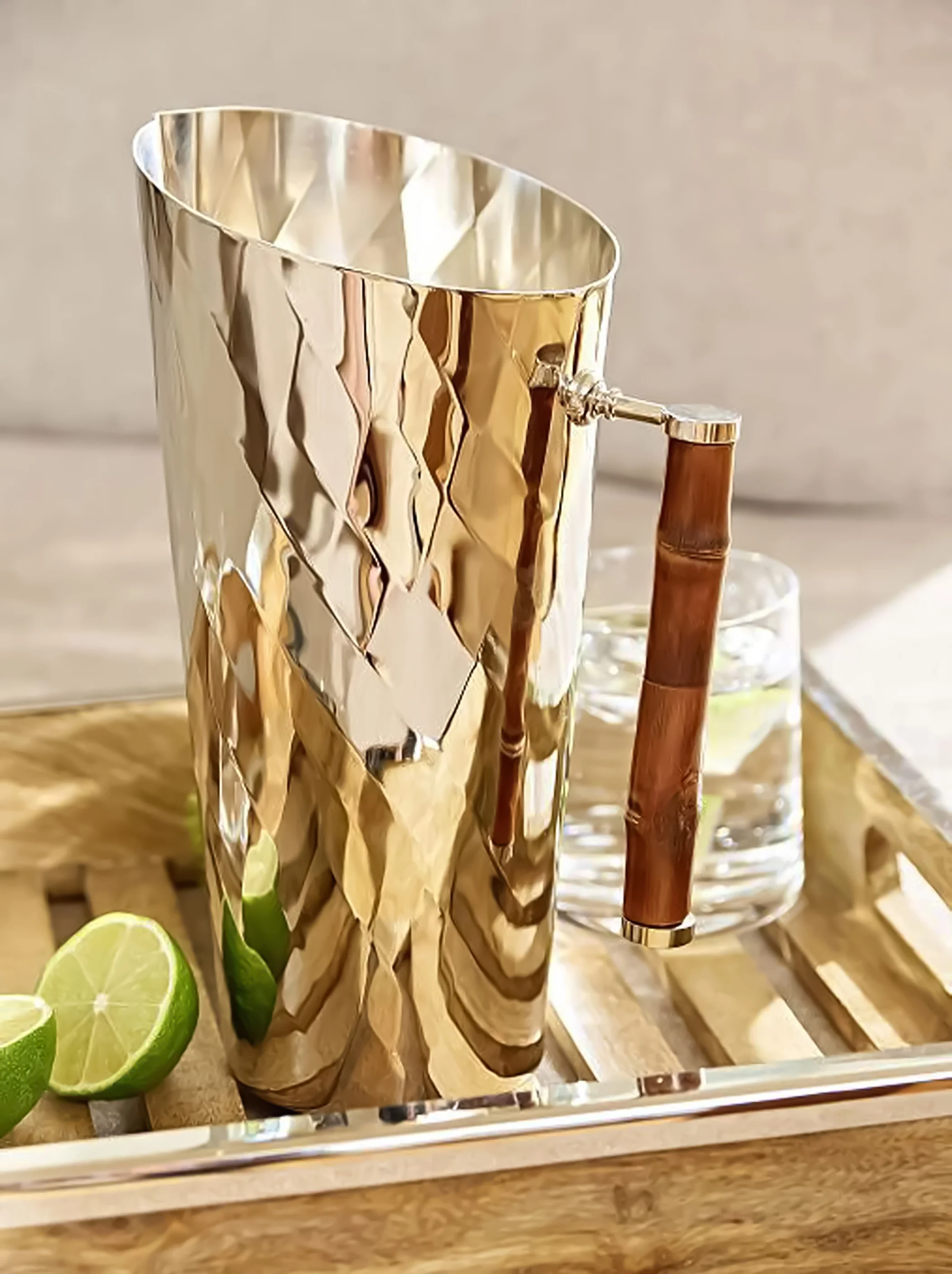 Krug Jana (1,8 Liter), mit Bambusgriff, Edelstahl, glänzend vernickelt Krug Jana (1,8 Liter), mit Bambusgriff, Edelstahl, glänzend vernickelt