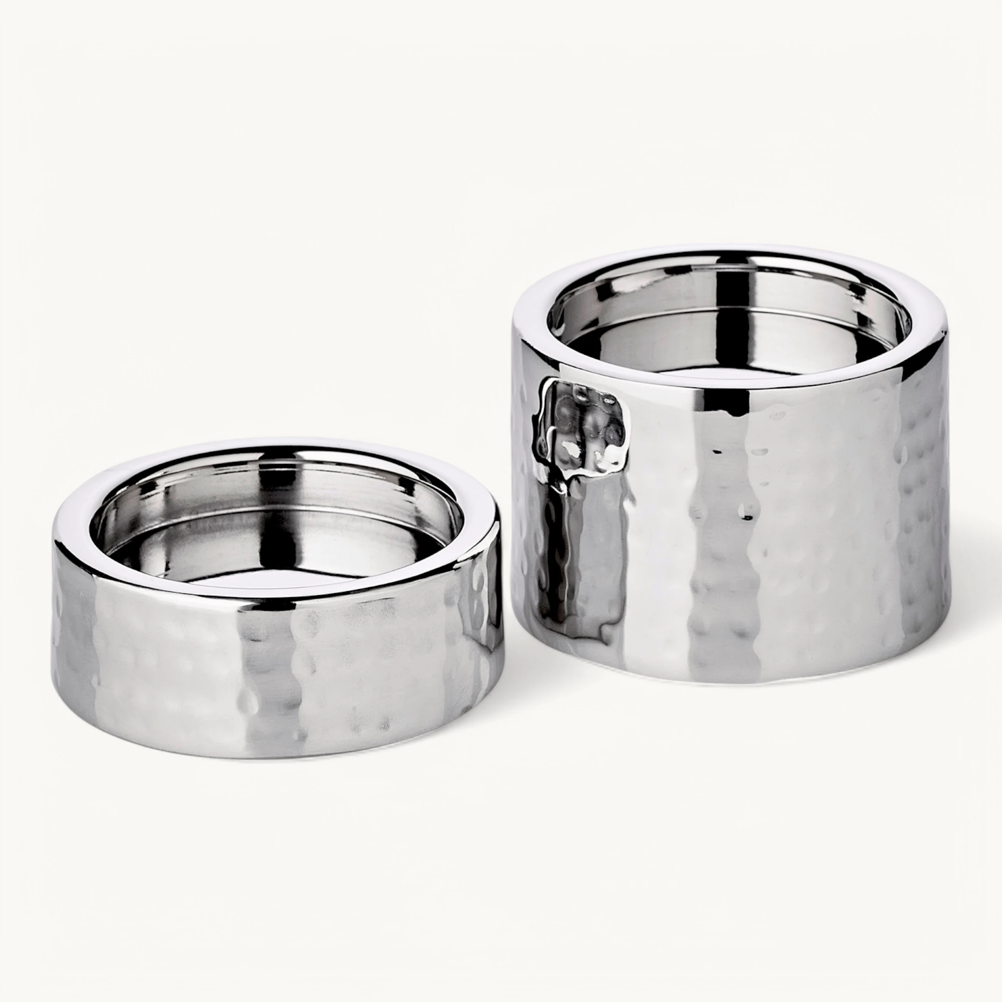 2er-Set Kerzenhalter Luca (Höhe 2,5 cm & 5 cm, Ø 7,5 cm), gehämmert, Edelstahl, hochglanzpoliert