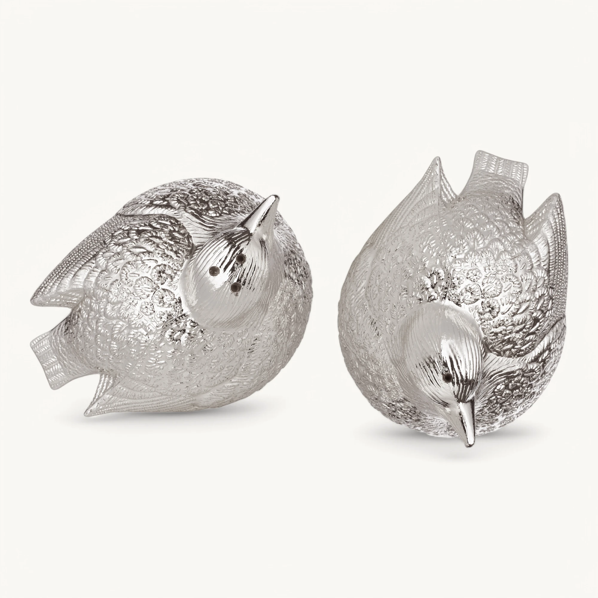 Salz- und Pfefferstreuer Spatzen, Höhe 6 cm, edel versilbert, anlaufgeschützt Salz- und Pfefferstreuer Spatzen, Höhe 6 cm, edel versilbert, anlaufgeschützt