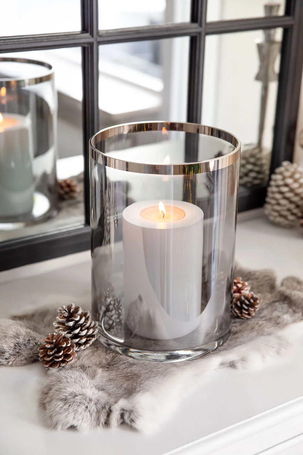 Windlicht Zeus (Höhe 25 cm), dunkles Kristallglas mit Platinrand Windlicht Zeus (Höhe 25 cm), dunkles Kristallglas mit Platinrand