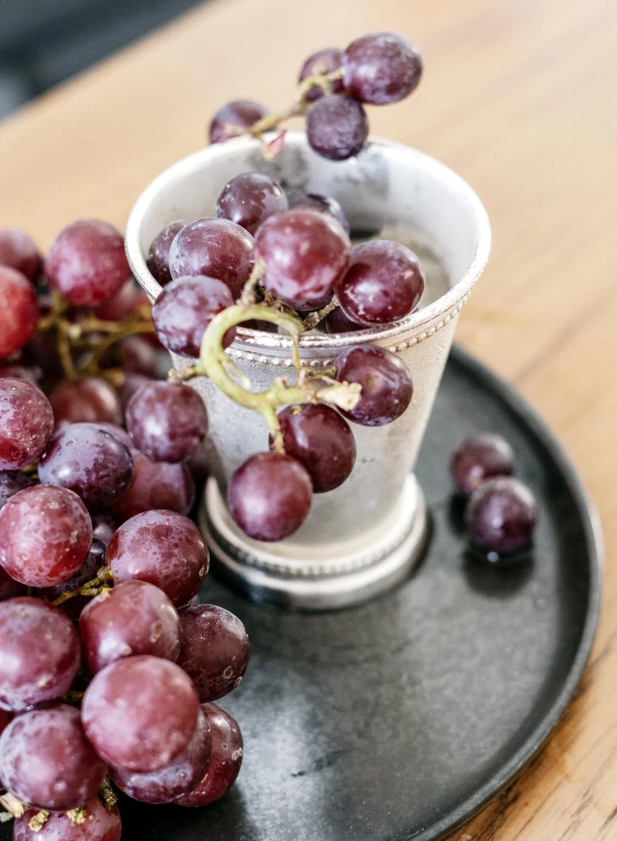 Vase Perla  (Höhe 11 cm, Ø 9 cm), silberfarben, mit Perlenrand, schwerversilbert Vase Perla  (Höhe 11 cm, Ø 9 cm), silberfarben, mit Perlenrand, schwerversilbert