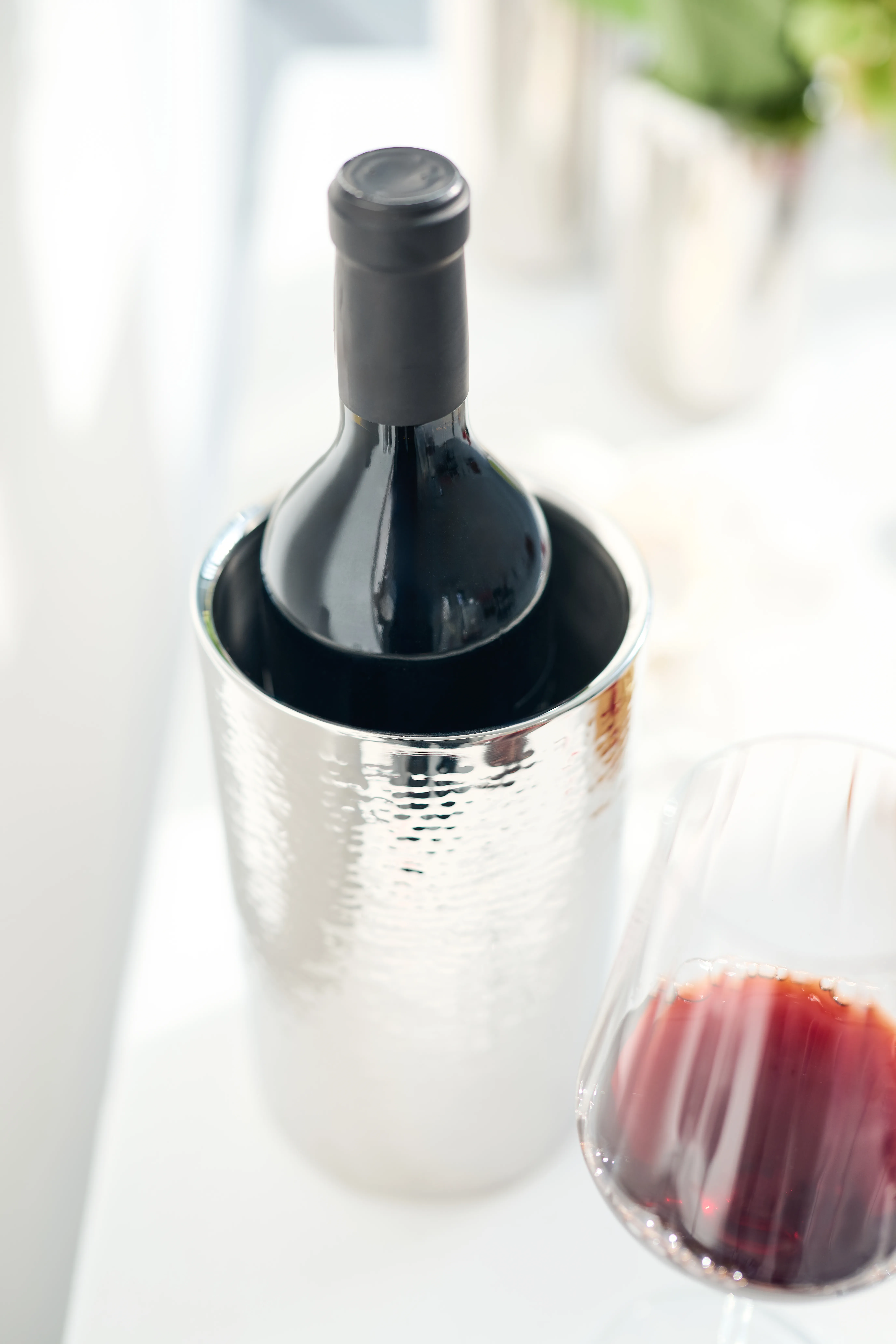 Flaschenkühler Nebraska (Höhe 20 cm, Ø 12 cm), fein gehämmert, Edelstahl hochglanzpoliert